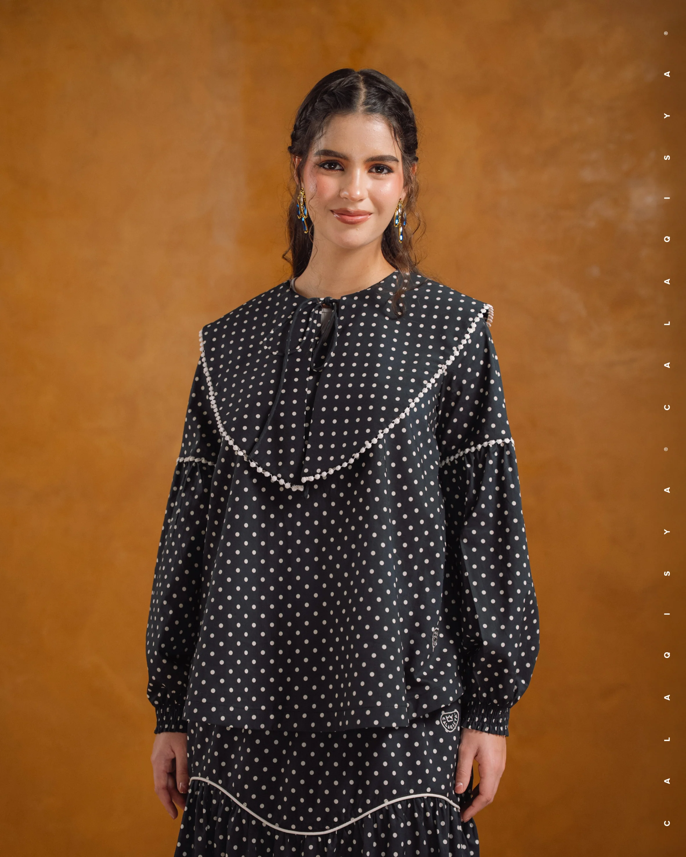 COLLAR POLKA TOP IN B01