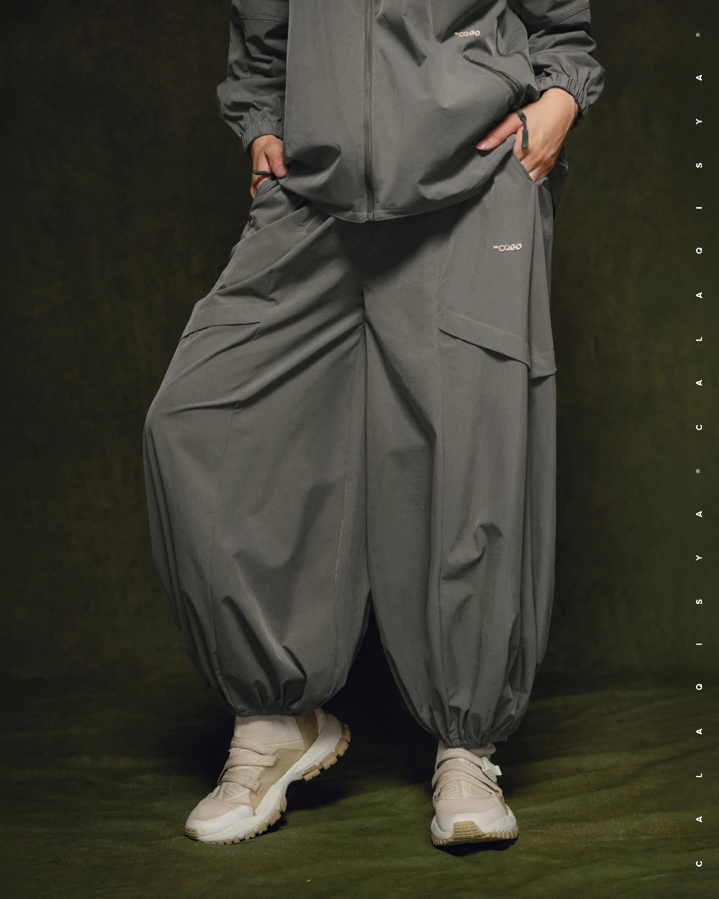 CQ GO : DEUCE PANTS 2.0 IN MOON MIST - Image 2