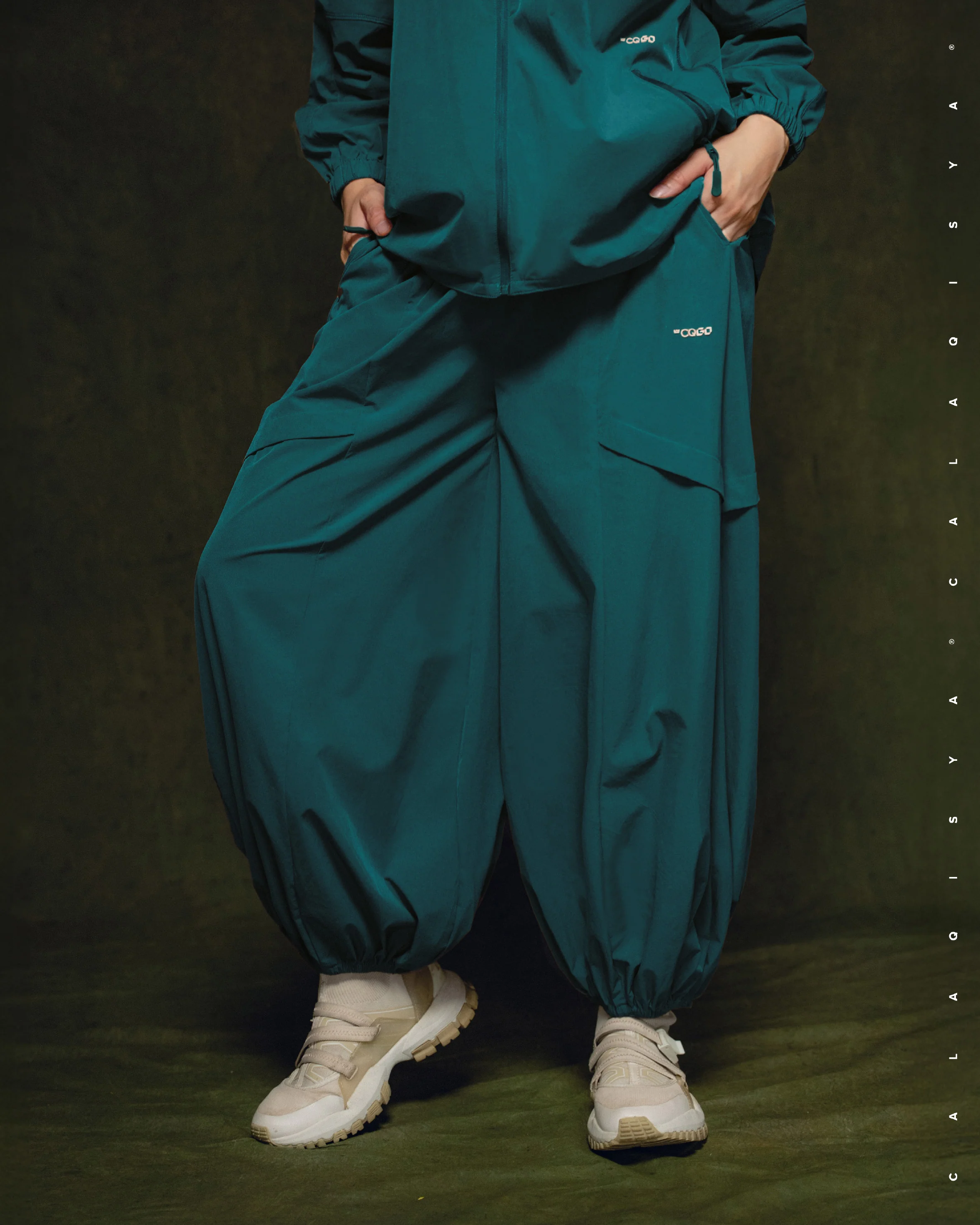 CQ GO : DEUCE PANTS 2.0 IN SEA MOSS - Image 2