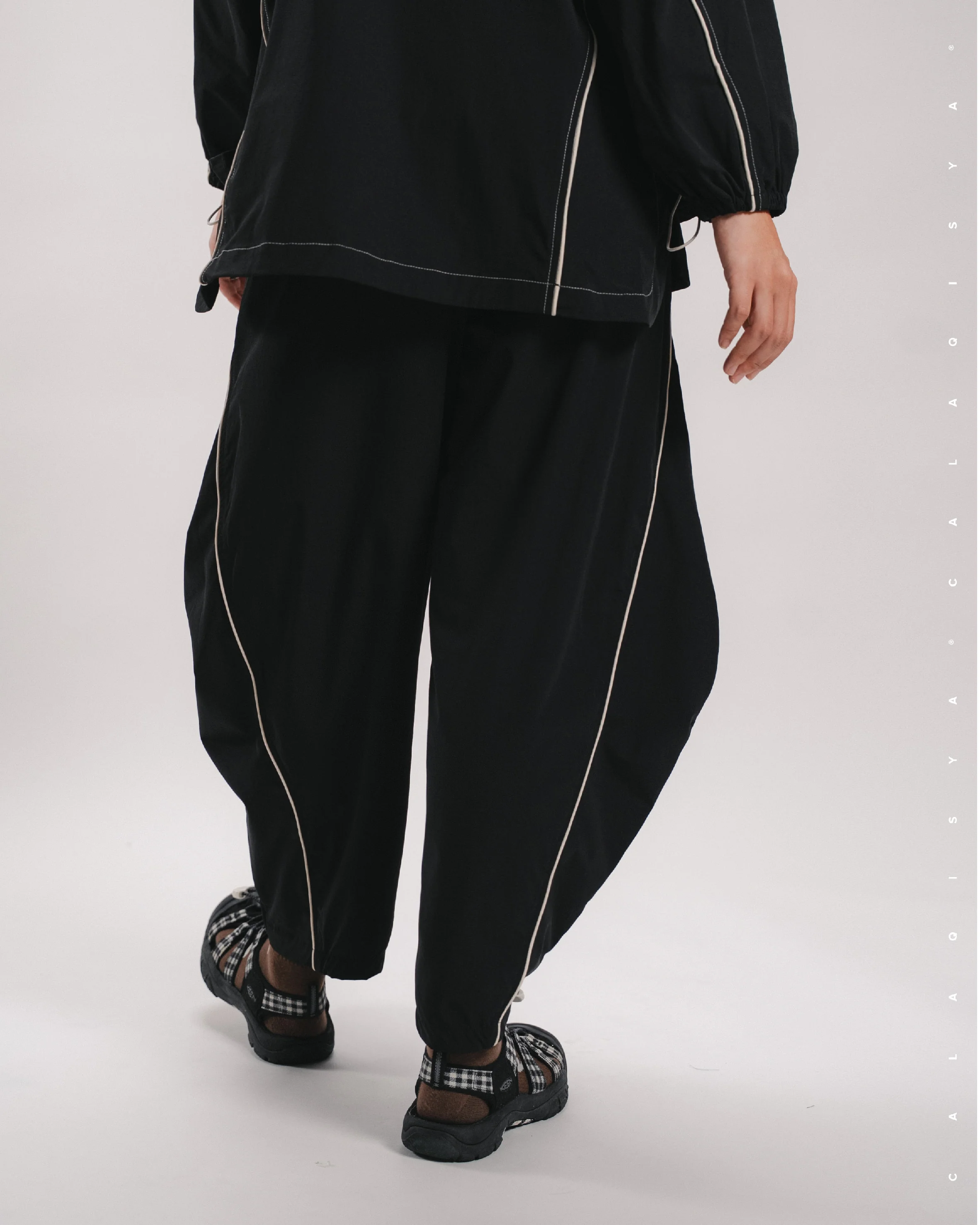 CQ GO FLOW PANTS IN BLACK - Image 4