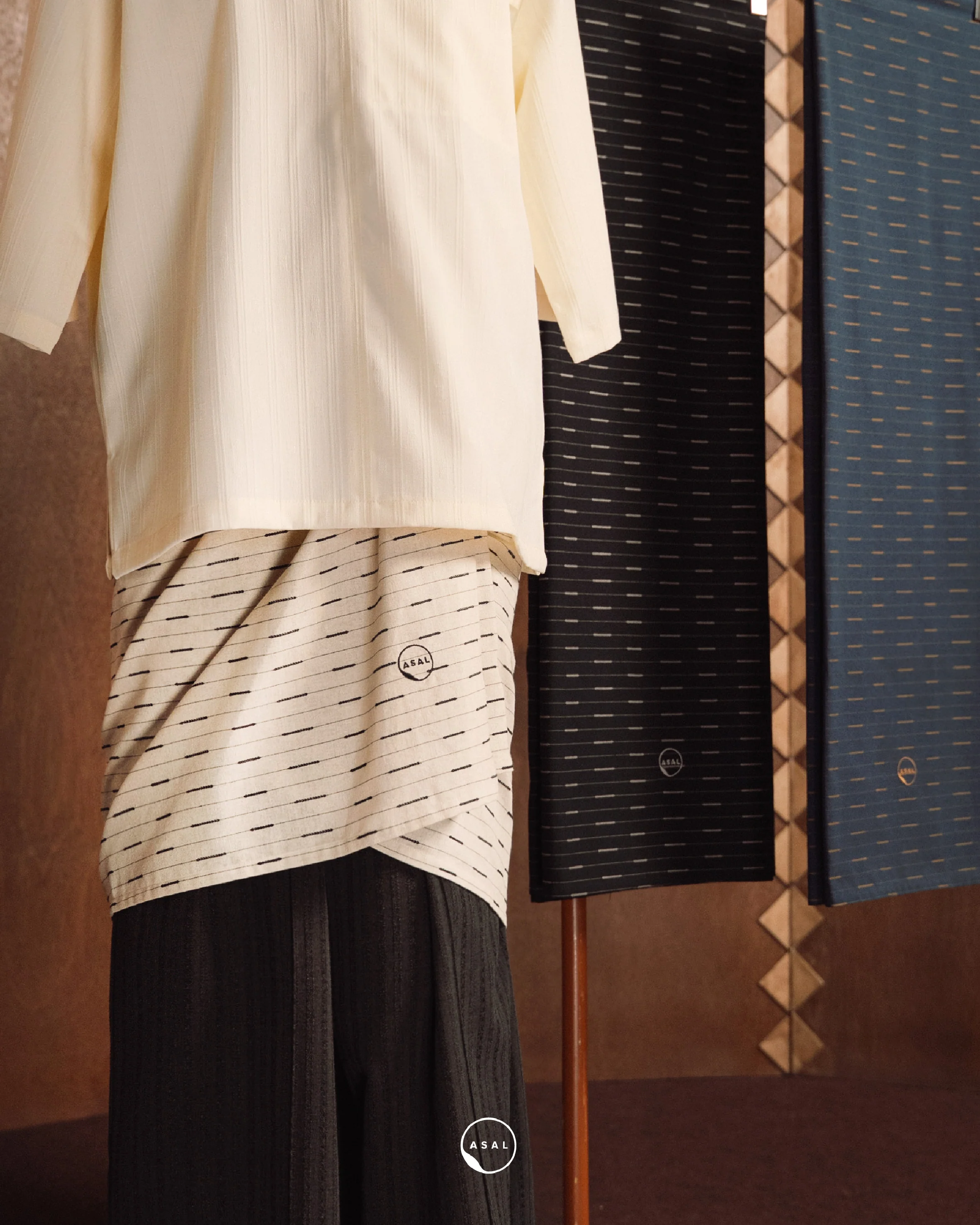 HAKAN STRIPE ADULT (SAMPING) IN BLACK - Image 4