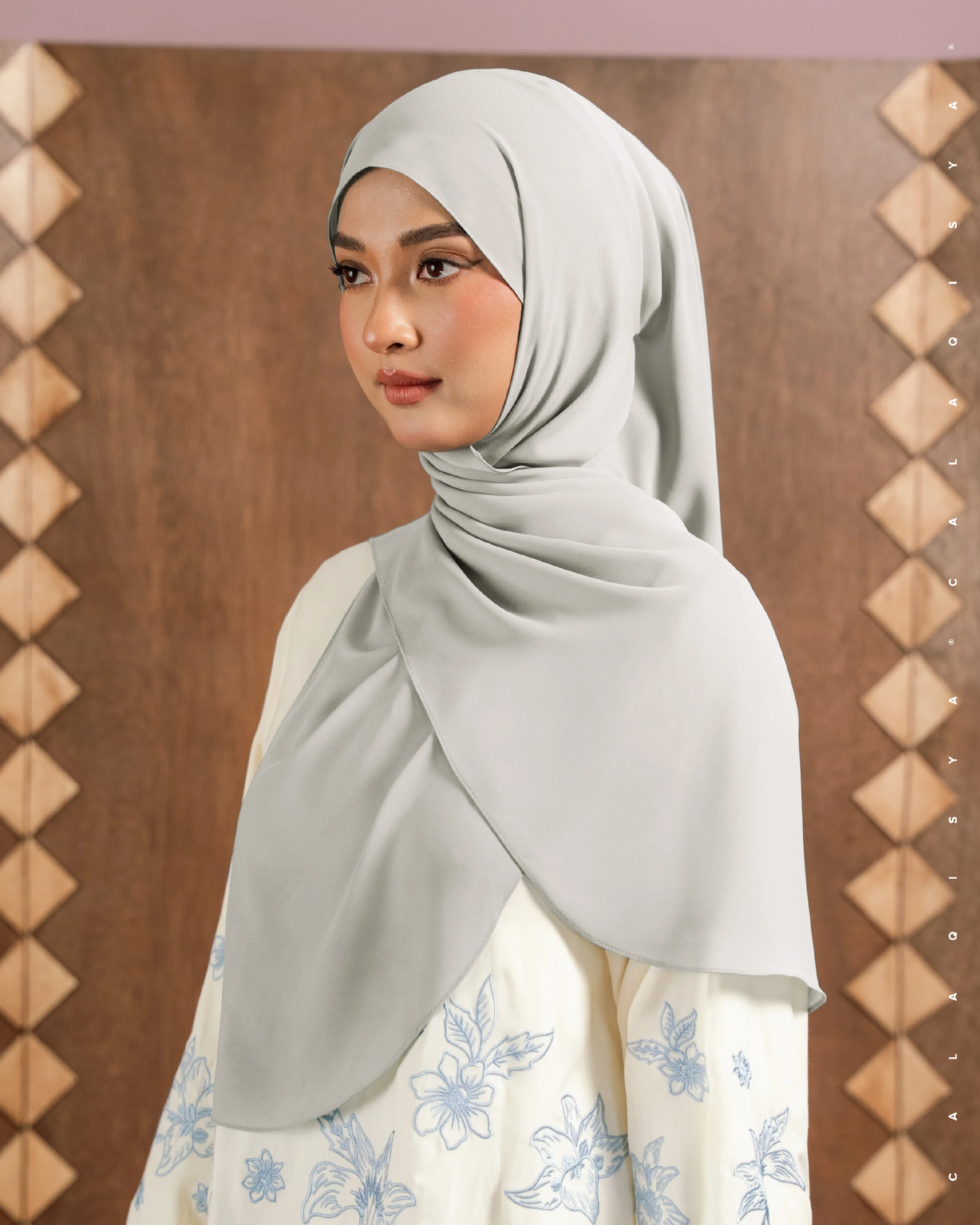 DANIAH CURVE UNDERCHIN IN MOONSTRUCK