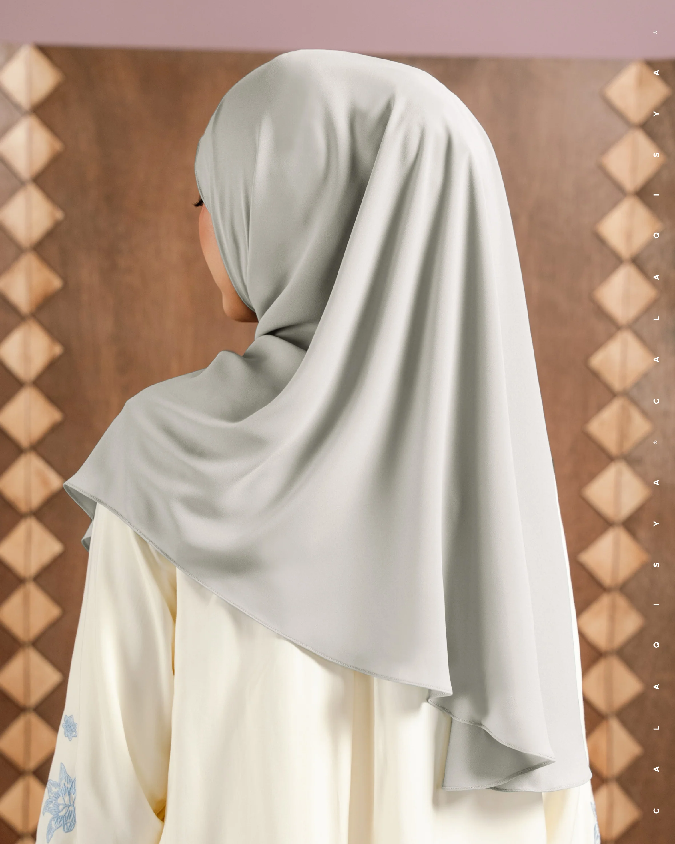 DANIAH CURVE UNDERCHIN IN MOONSTRUCK - Image 2