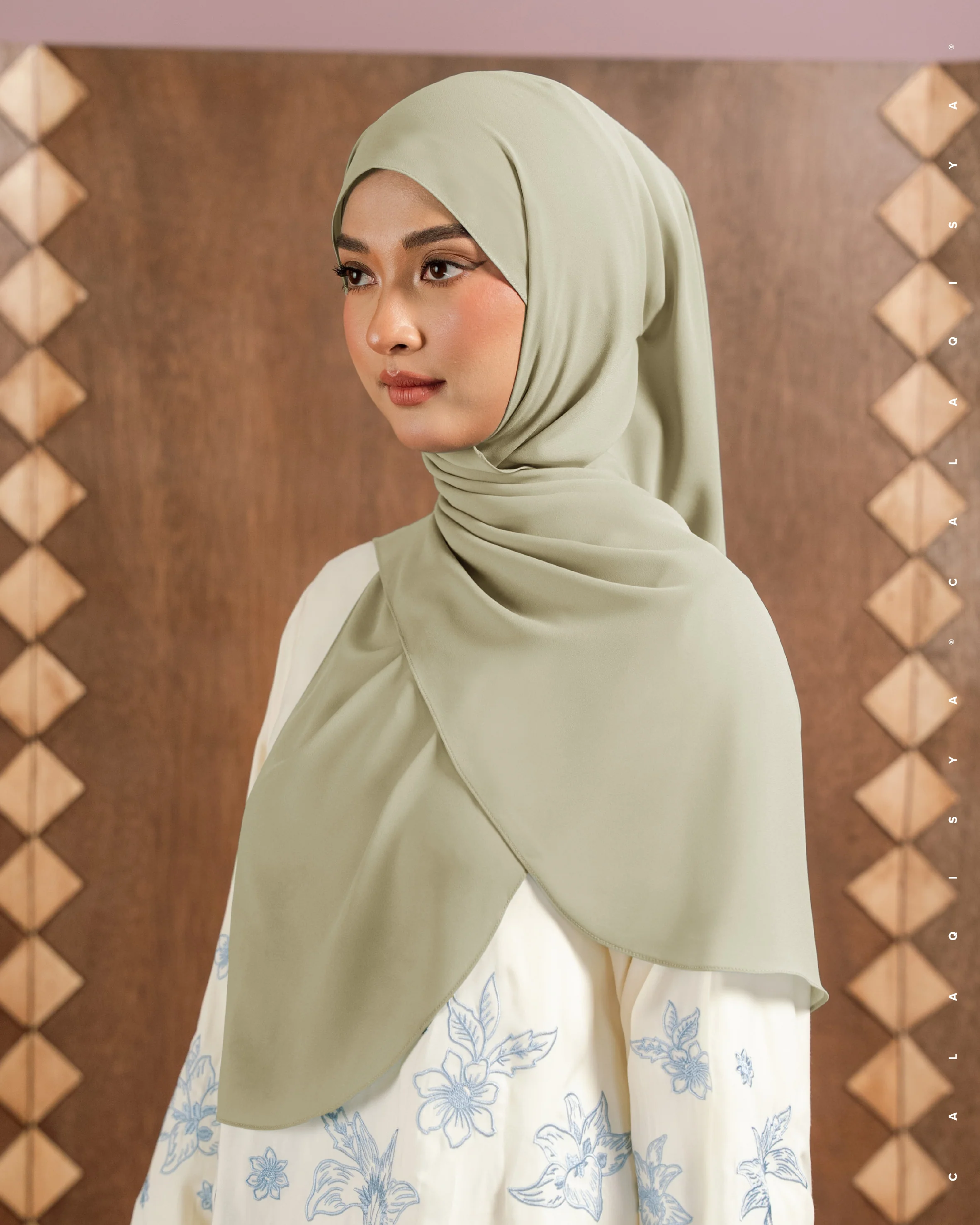DANIAH CURVE UNDERCHIN IN SLATE GREEN
