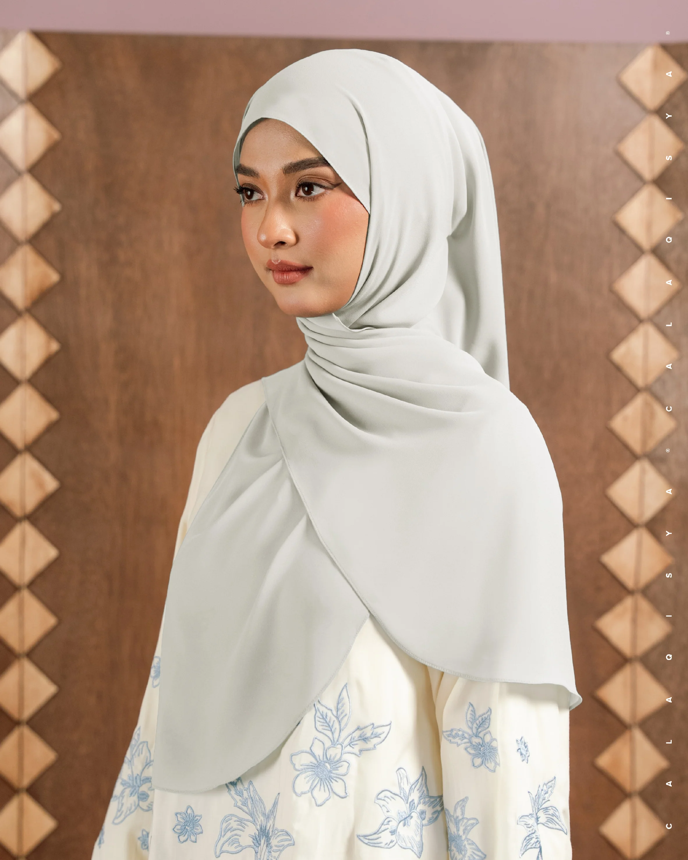 DANIAH CURVE UNDERCHIN IN VAPOROUS GREY