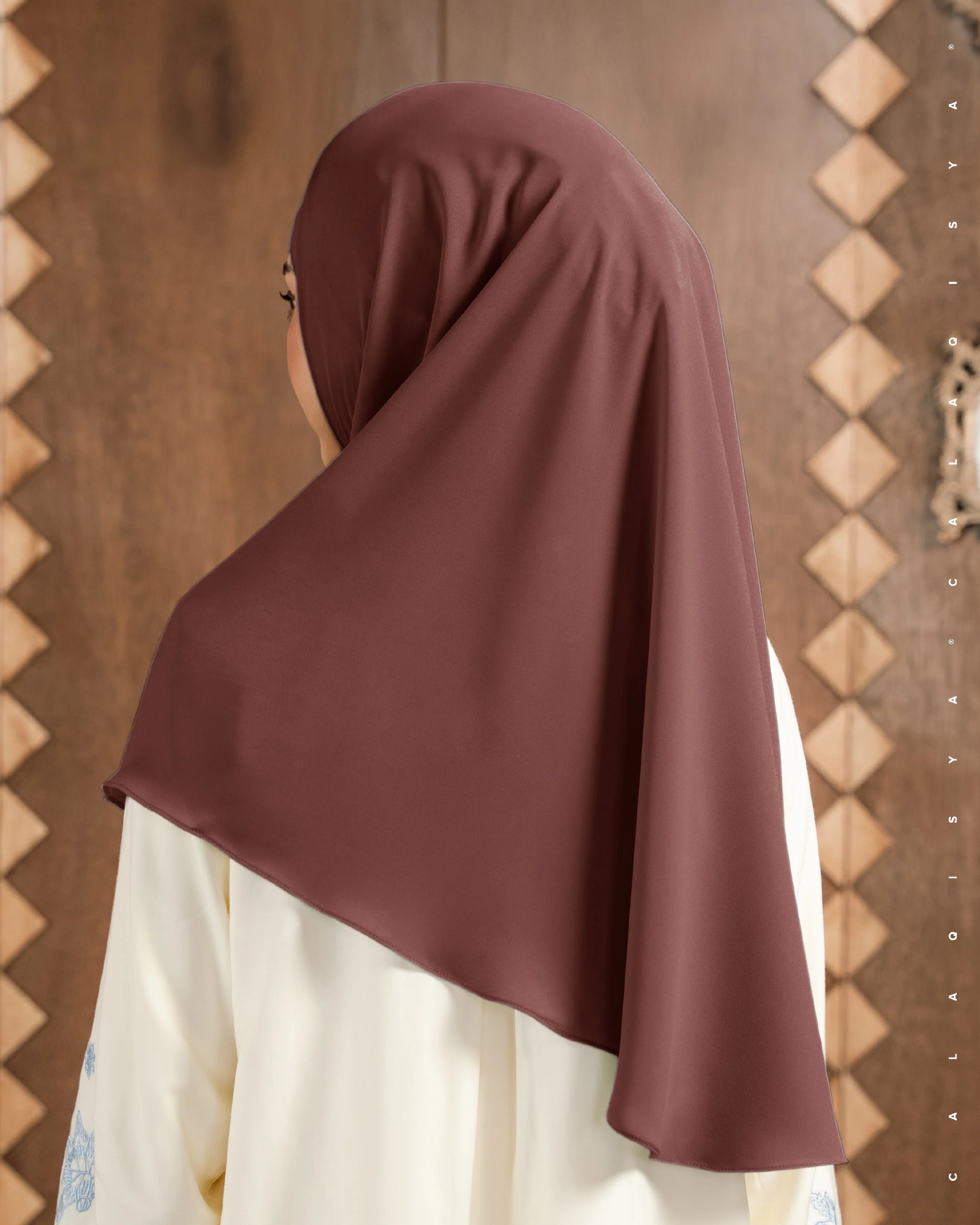 DANIAH TIE BACK UNDERCHIN IN PORT - Image 2