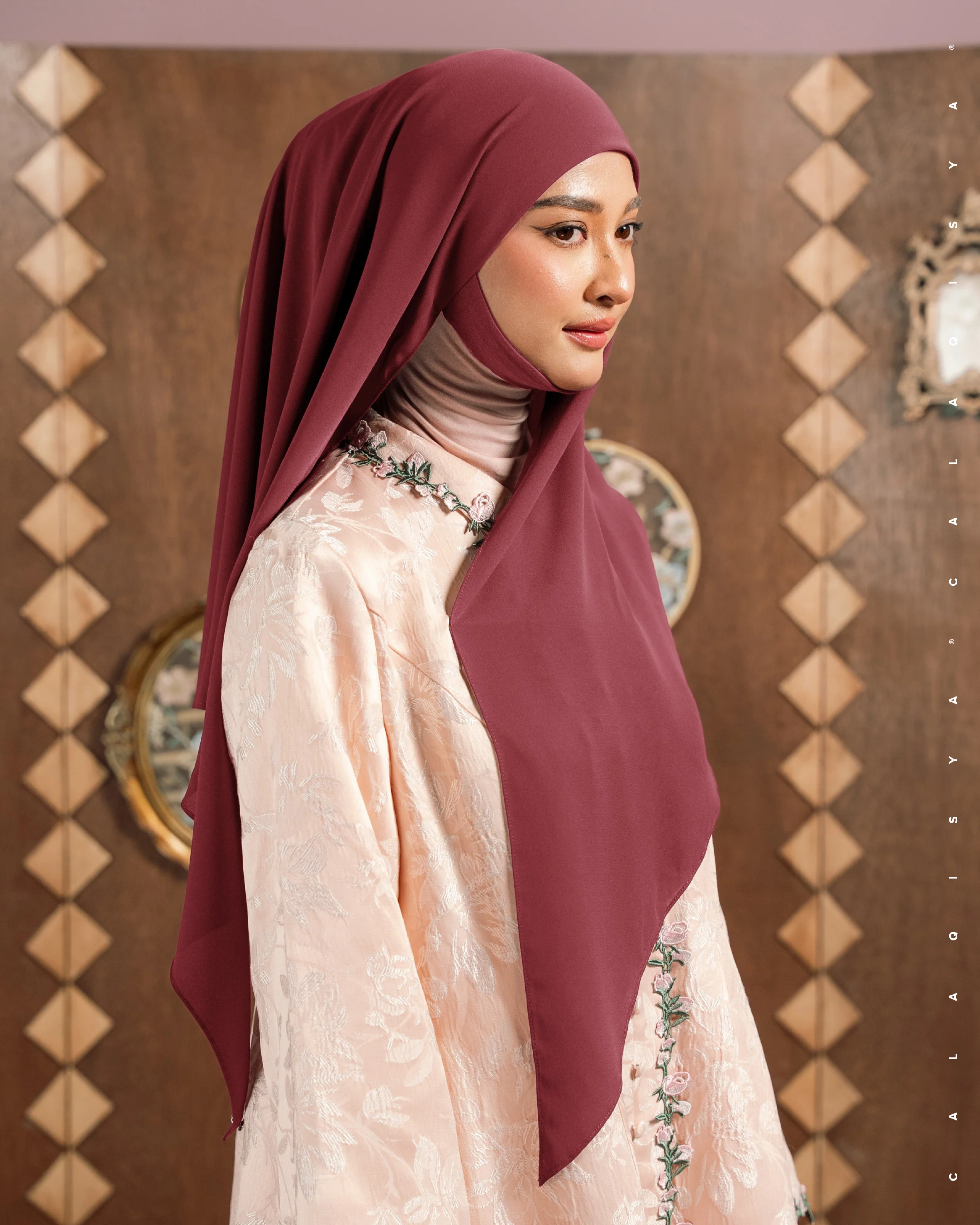 DANIAH TIE BACK UNDERCHIN (TRIANGLE) IN BURNT RUSSET