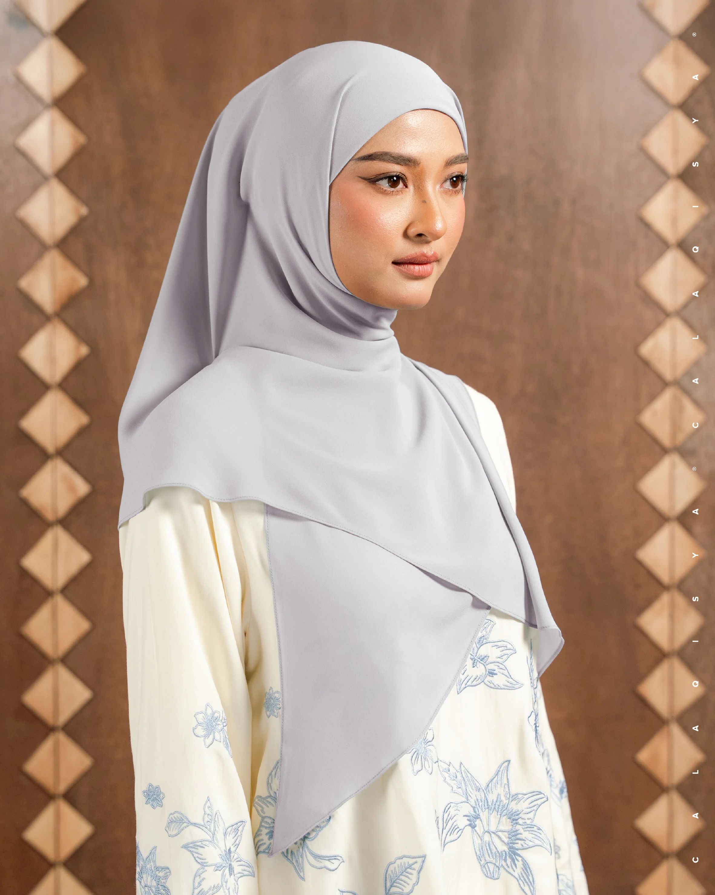DANIAH TIE BACK UNDERCHIN (TRIANGLE) IN GLACIER GREY