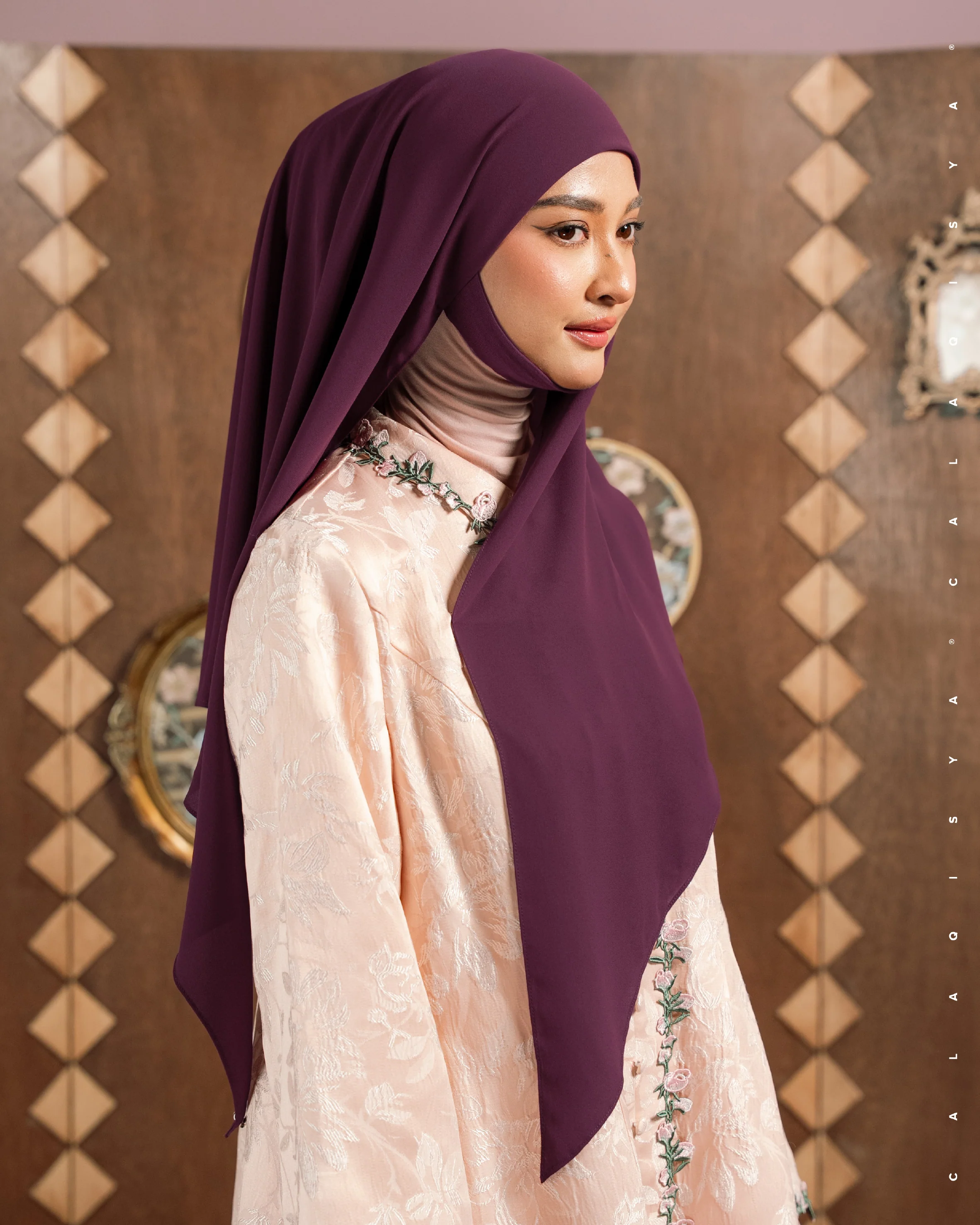DANIAH TIE BACK UNDERCHIN (TRIANGLE) IN PLUM CASPIA