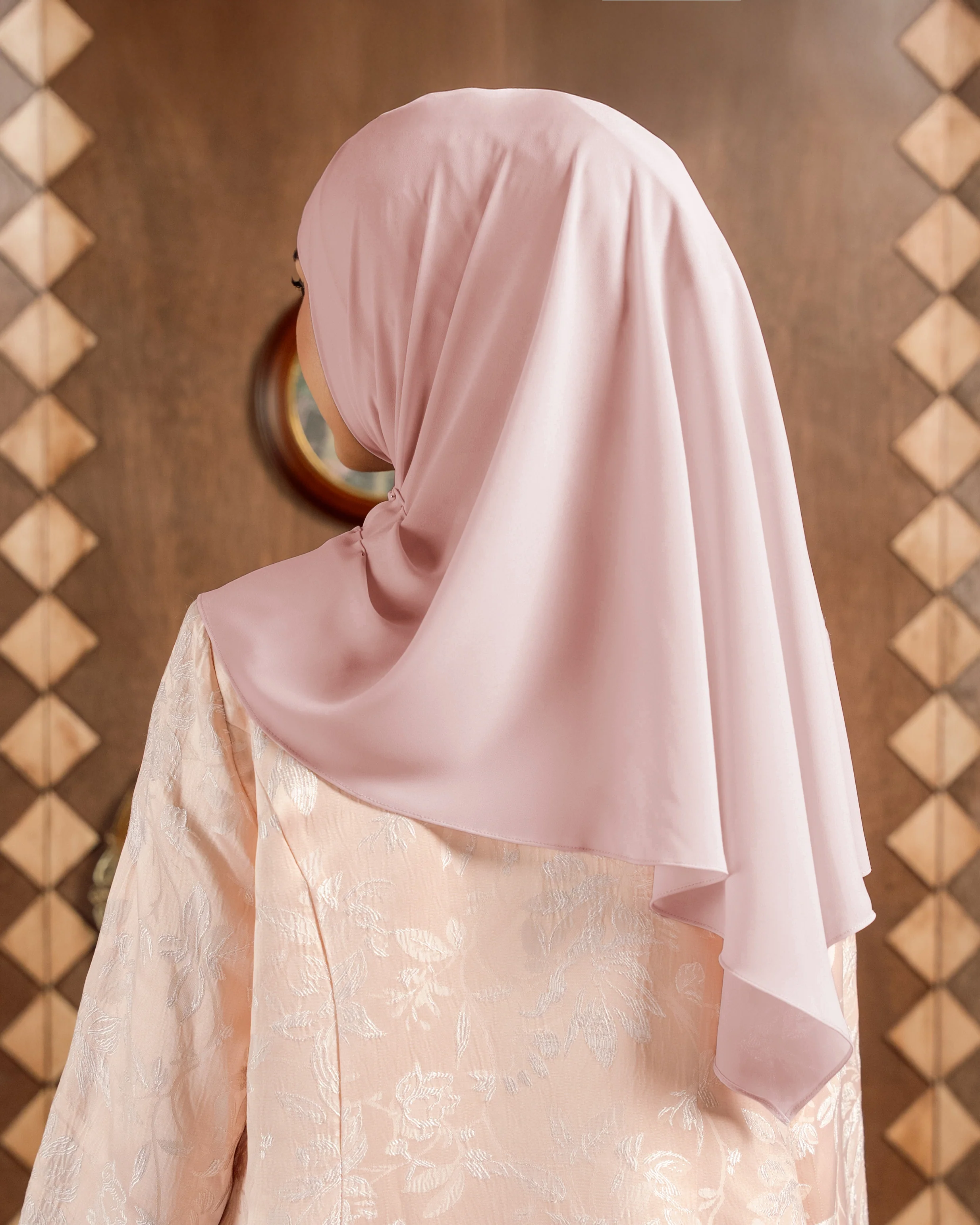 DANIAH TIE BACK UNDERCHIN (TRIANGLE) IN ROSE BISQUE - Image 2