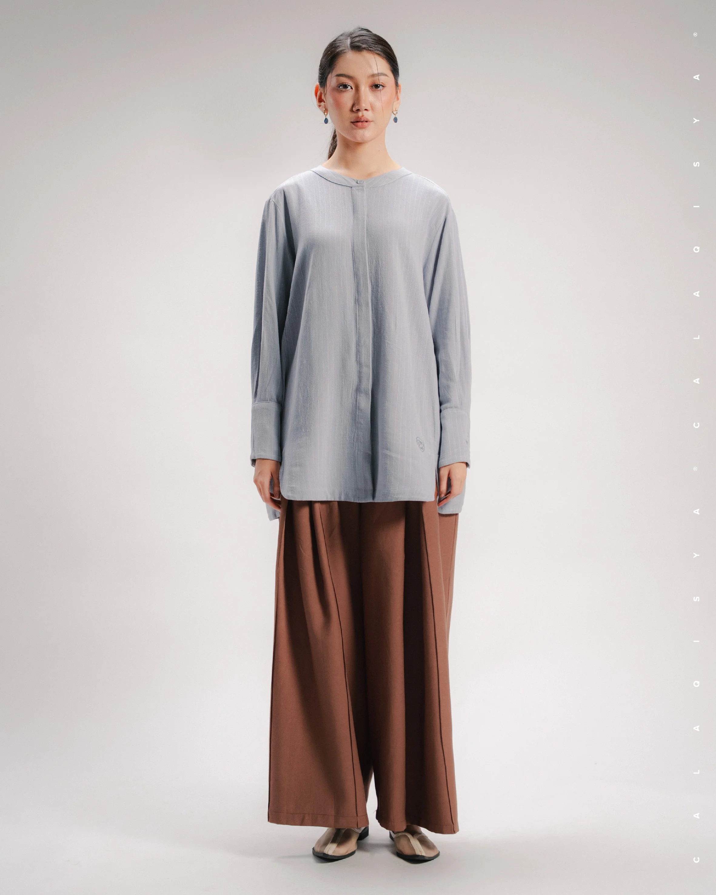 EVERYDAY STRIPE SHIRT IN OYSTER MUSHROOM - Image 3
