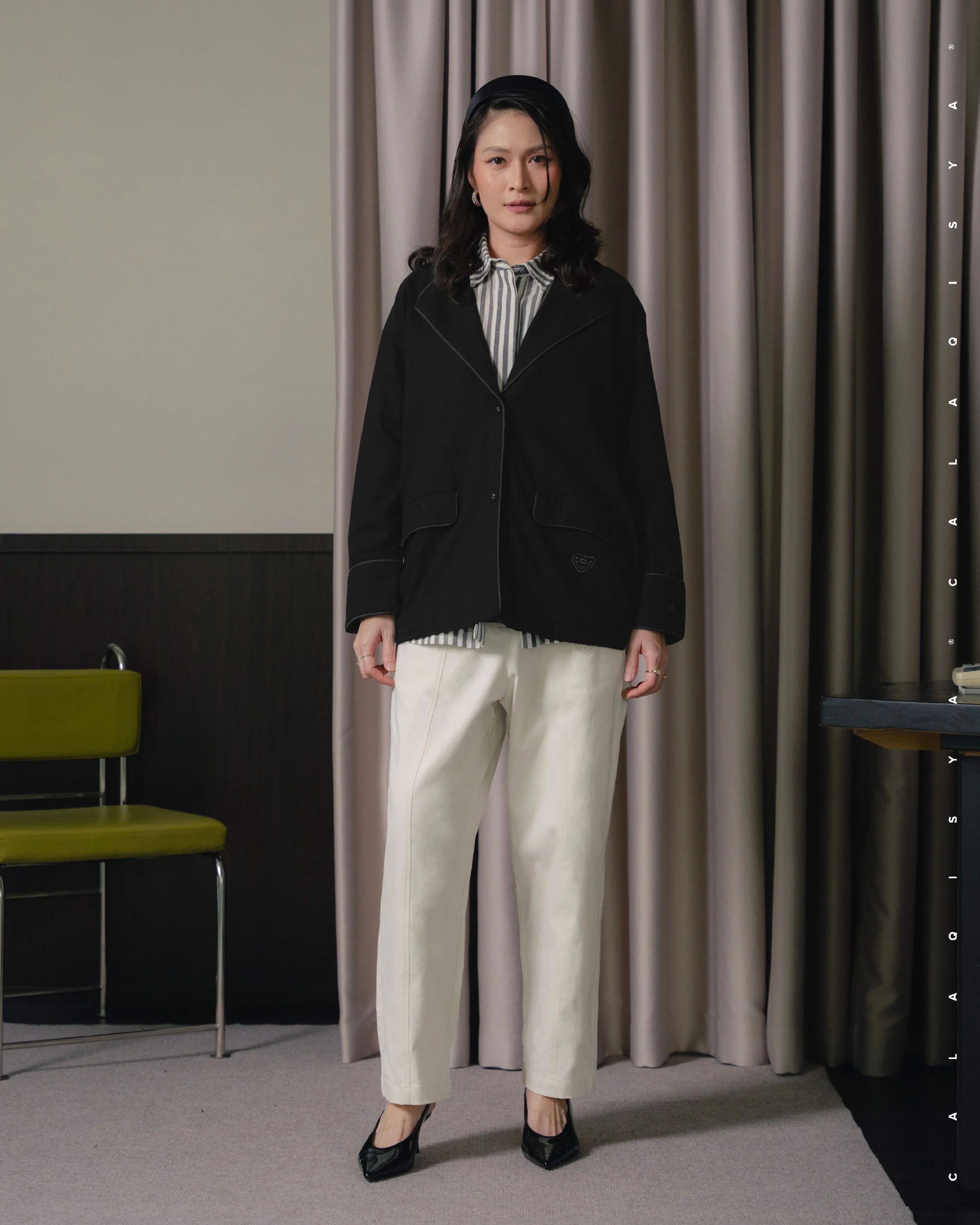 HOURS BLAZER (100% LINEN) IN BLACK - Image 4