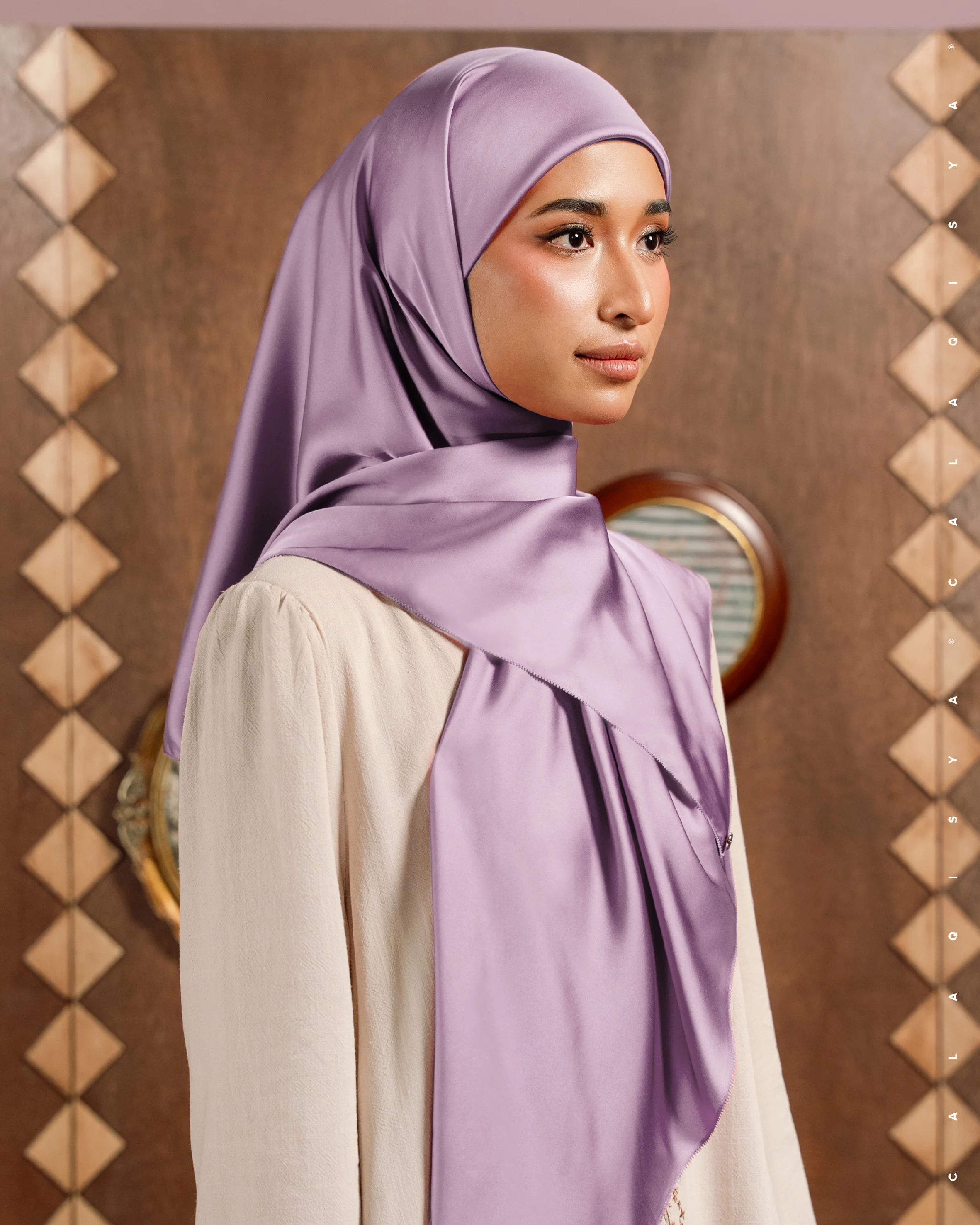 IOWA EYELASH SQUARE IN SHEER LILAC