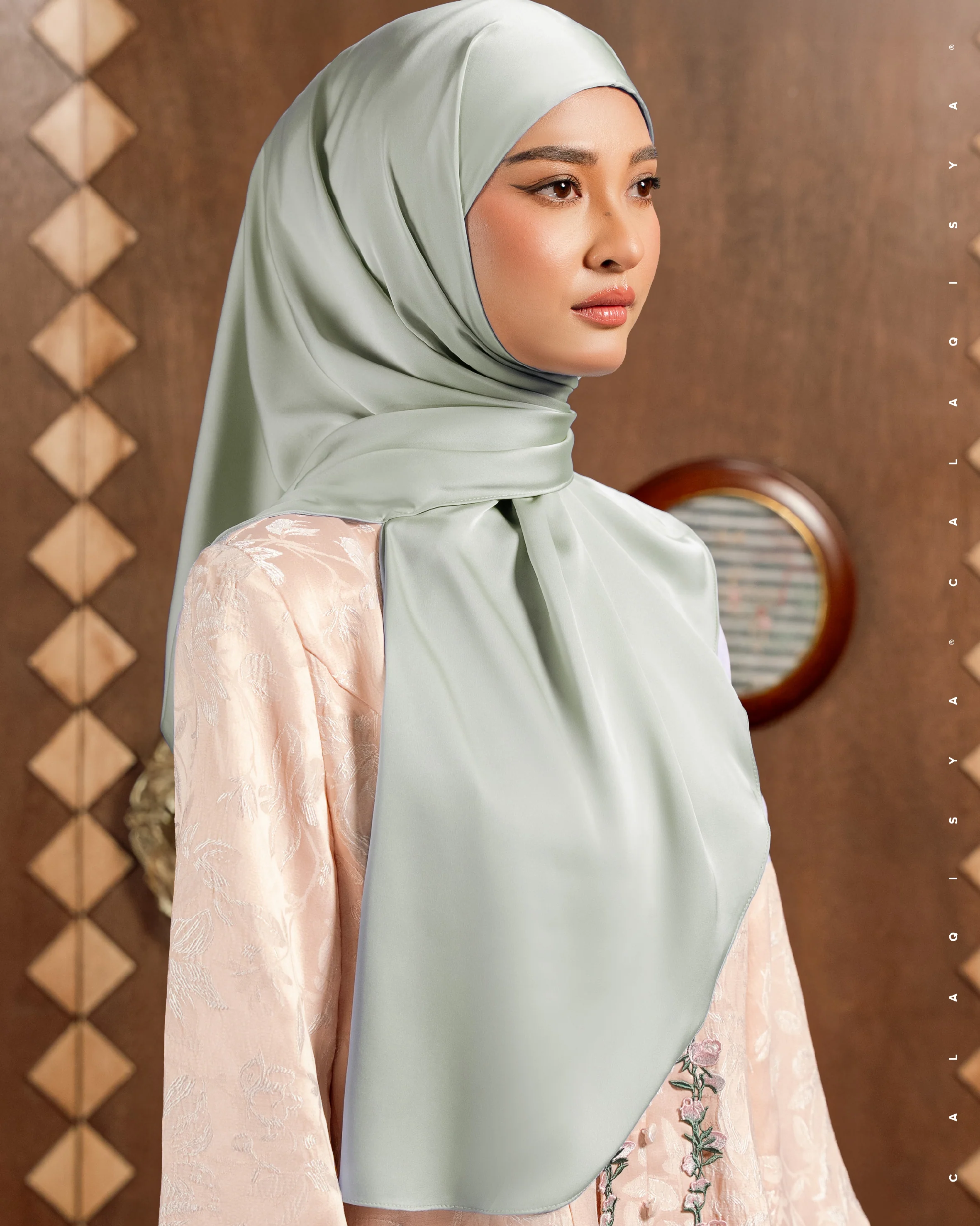 IOWA TIE BACK UNDERCHIN IN ALOE WASH