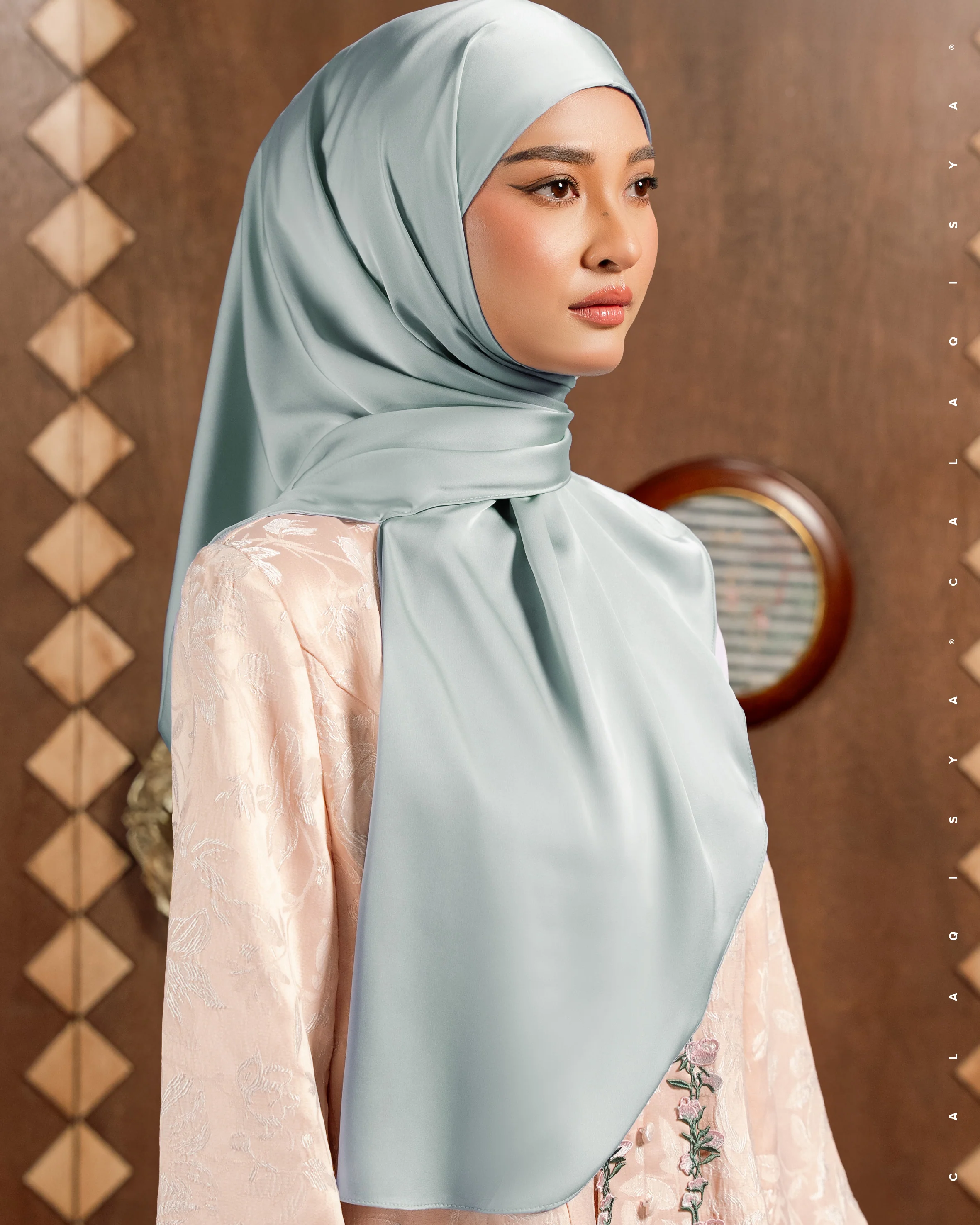 IOWA TIE BACK UNDERCHIN IN MILKY GREEN