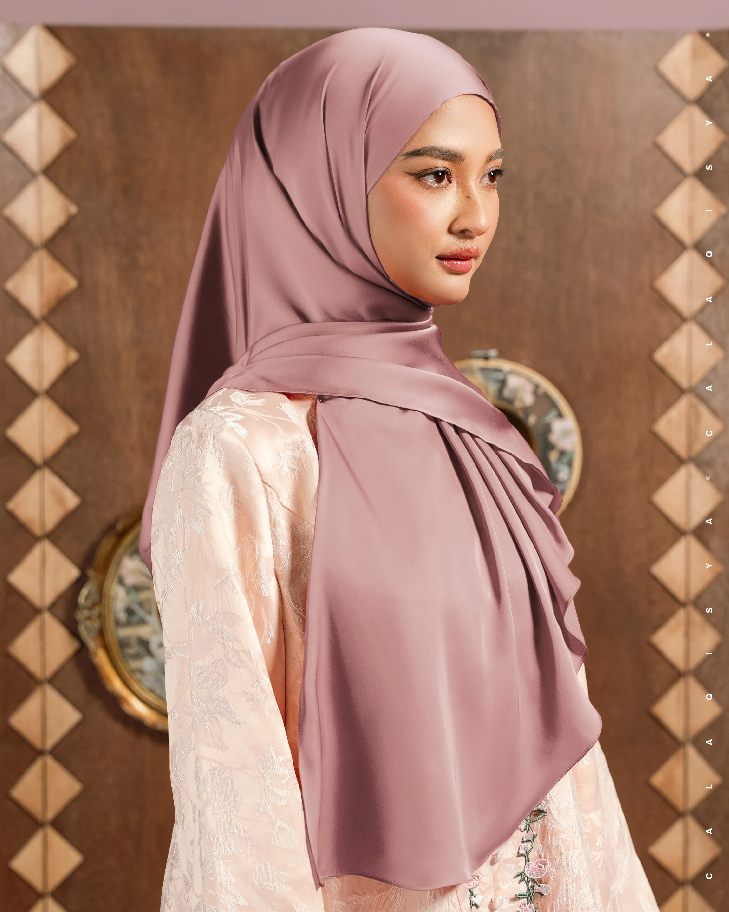 IOWA TIE BACK UNDERCHIN IN ROSE CLOUD