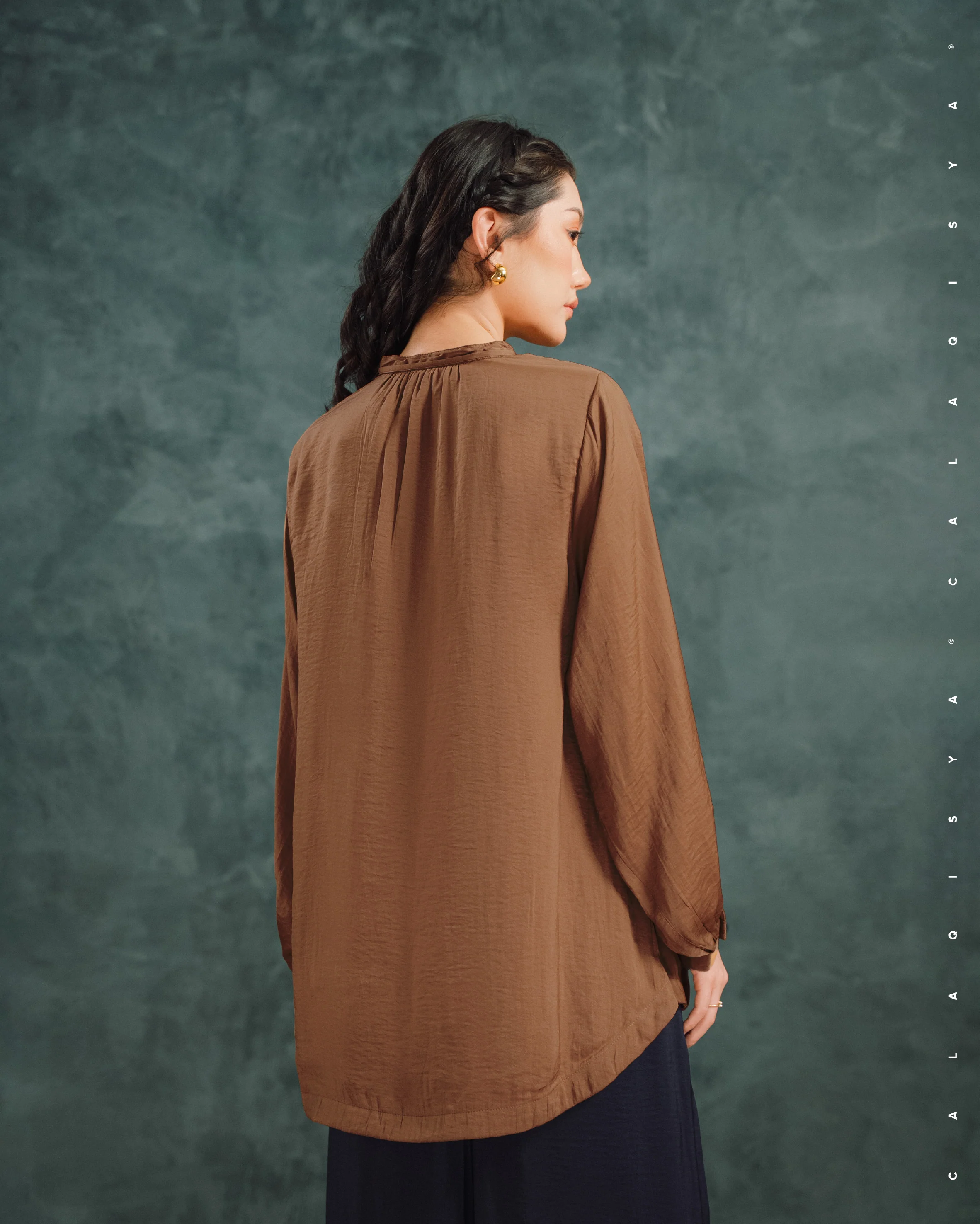LAUREL BALLOON SLEEVE TOP IN BROWN SUGAR - Image 2