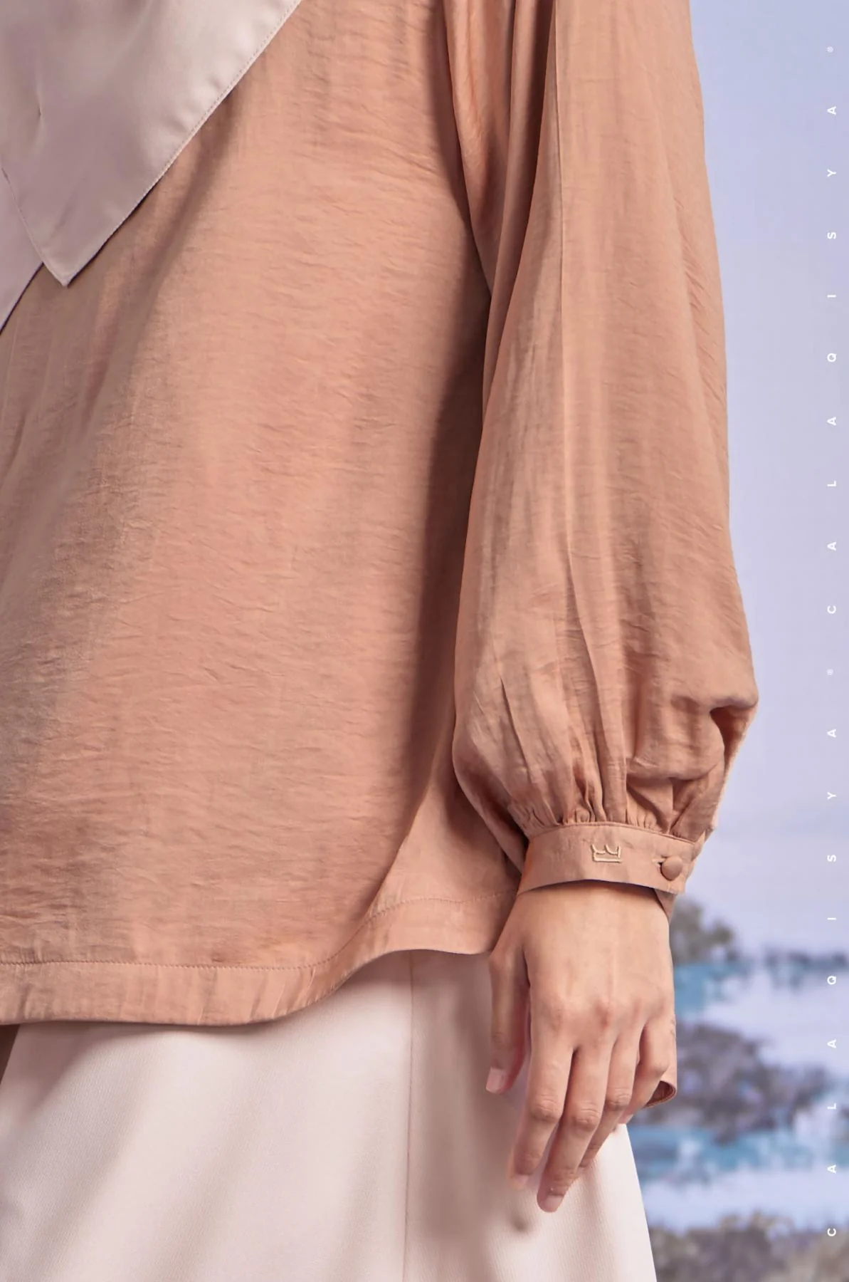 LAUREL BALLOON SLEEVE TOP IN DUSTY CORAL - Image 2