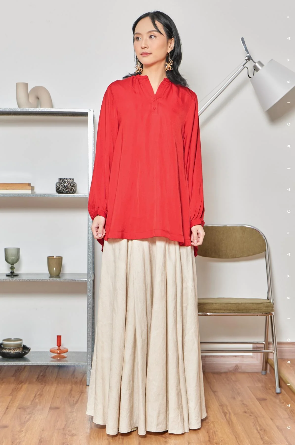 LAUREL BALLOON SLEEVE TOP IN URBAN RED (FULLY LINED) - Image 2