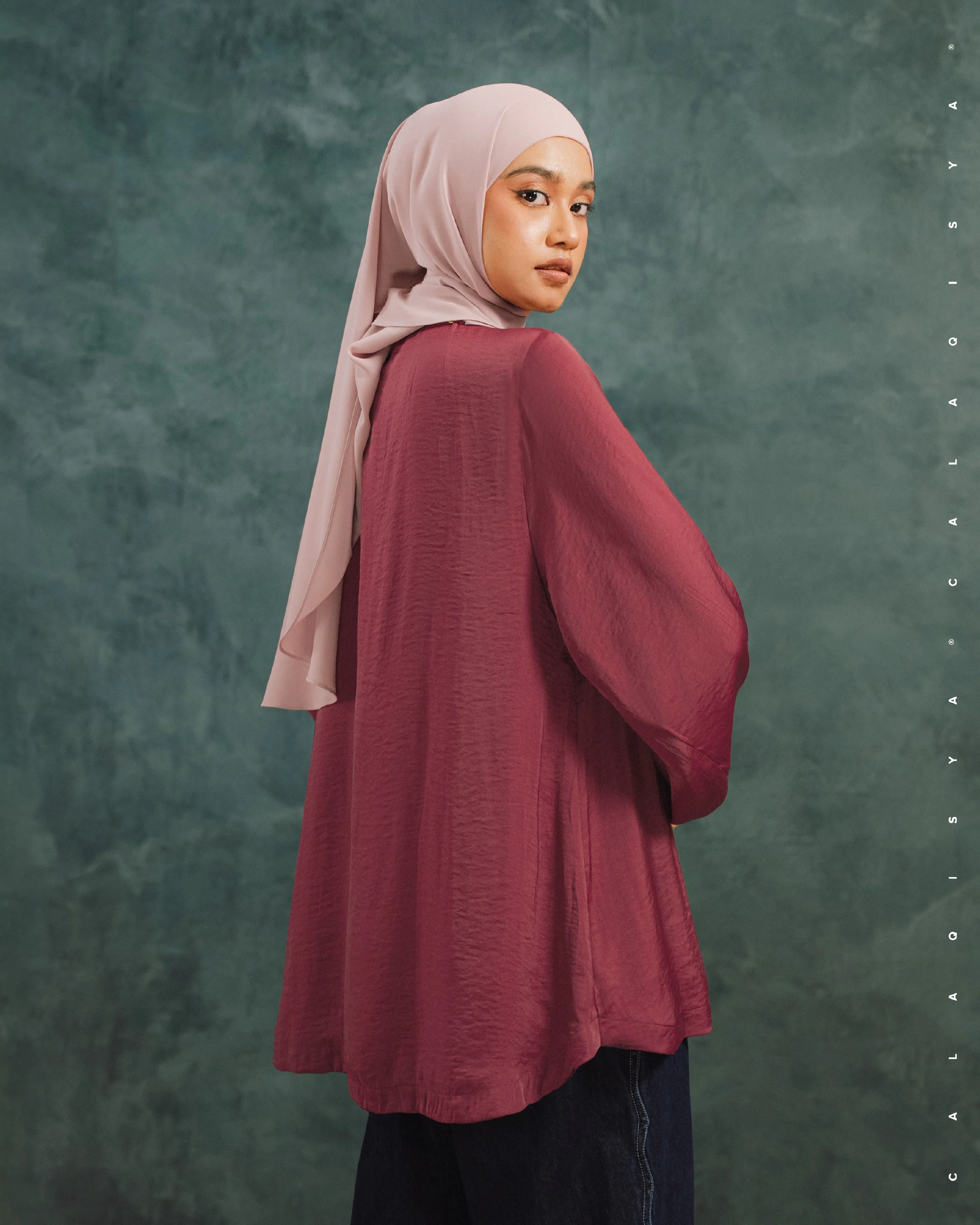 LAUREL BALLOON SLEEVE TOP IN WINTERBERRY - Image 2