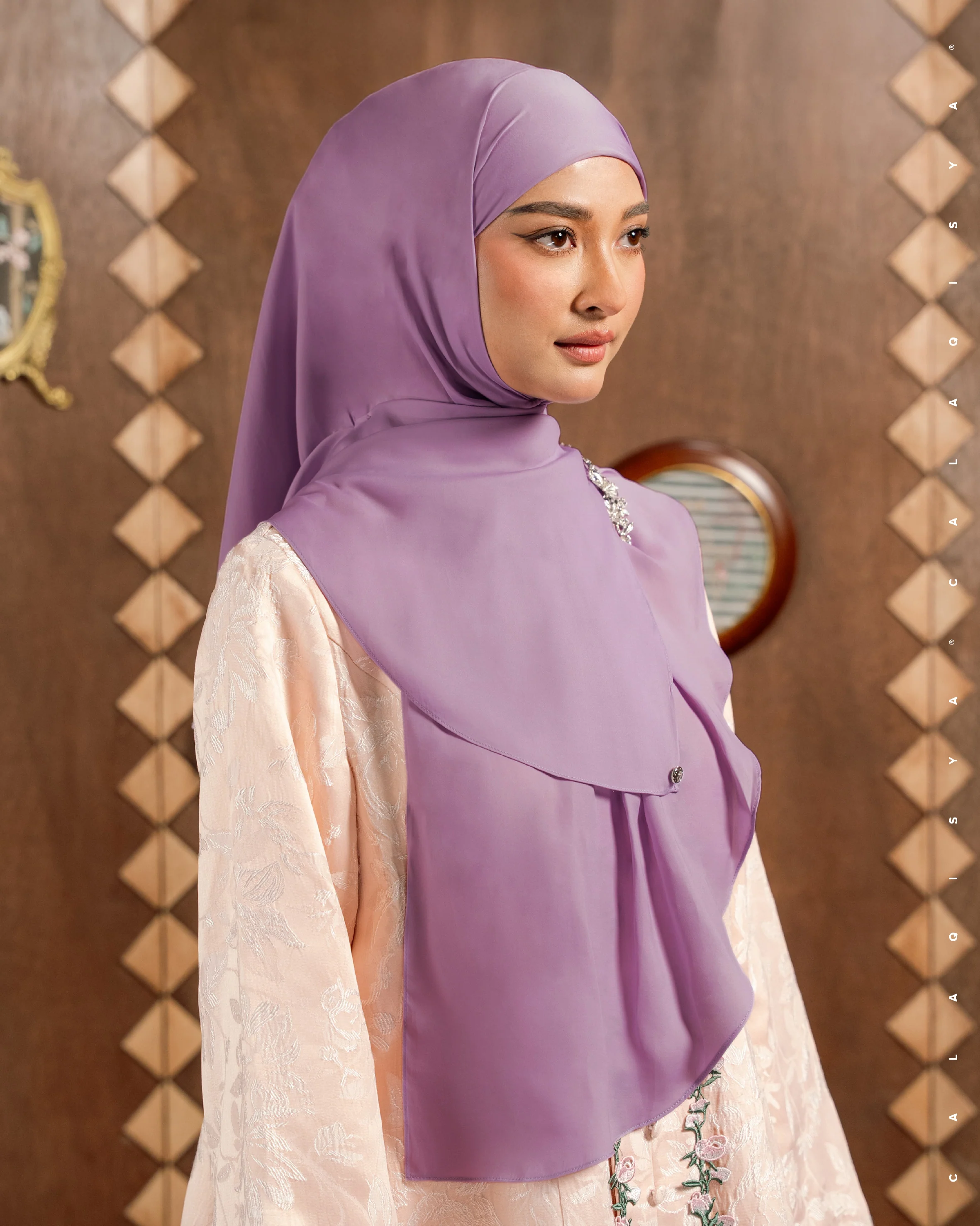 LAUREL SHAWL IN MULBERRY