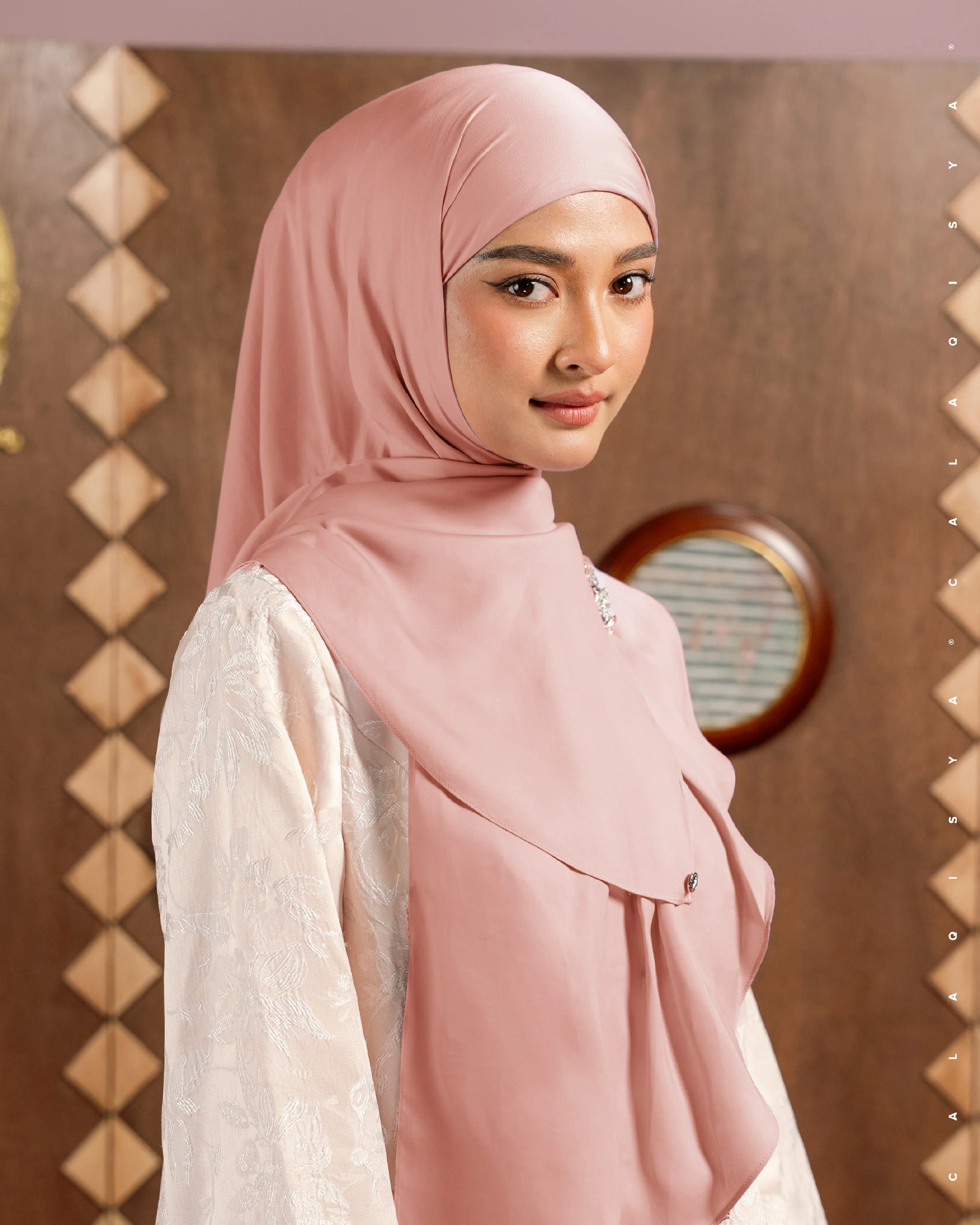 LAUREL TIE BACK UNDERCHIN IN PEACH MELBA