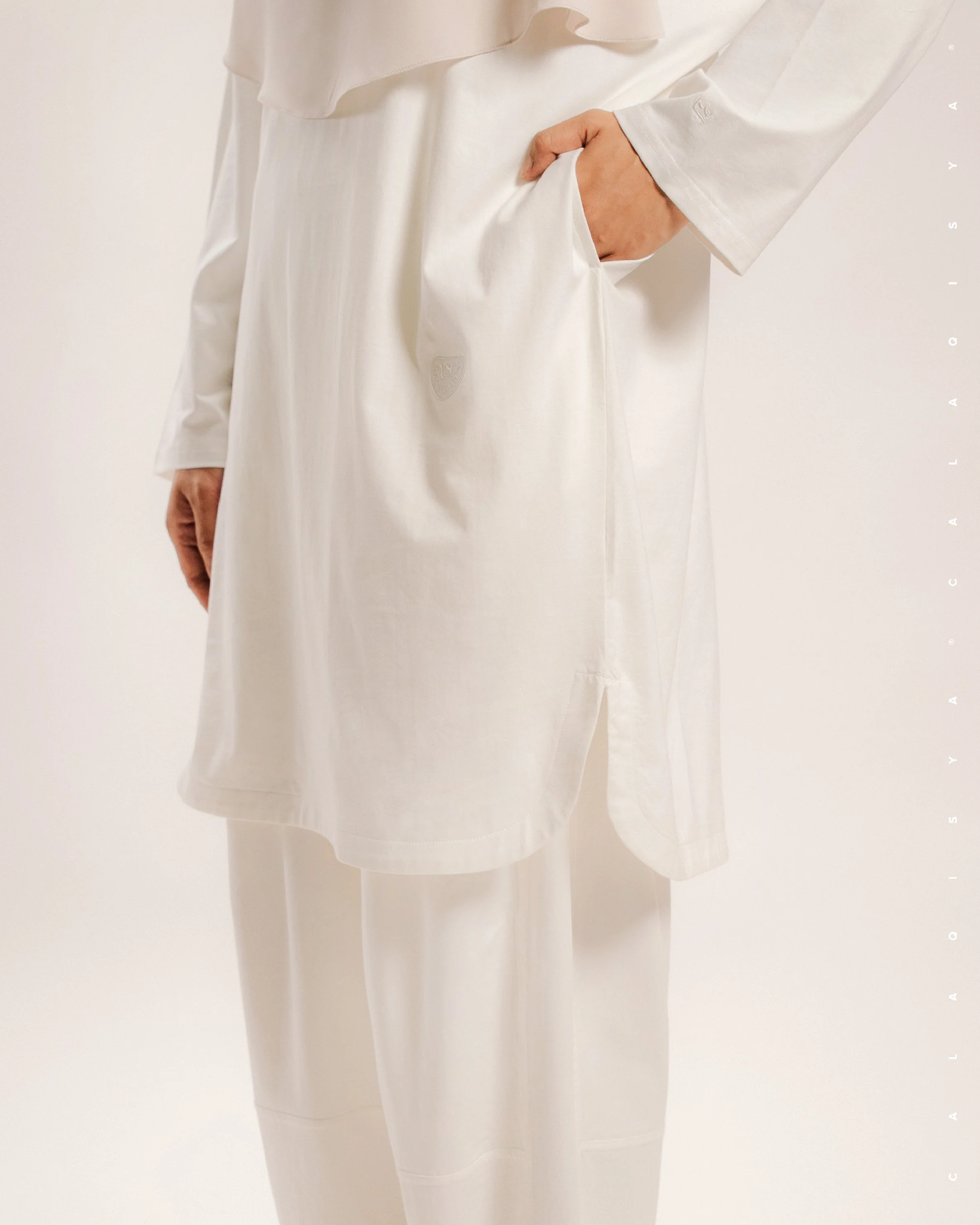 LIGHT LONG TOP IN OFF WHITE - Image 3