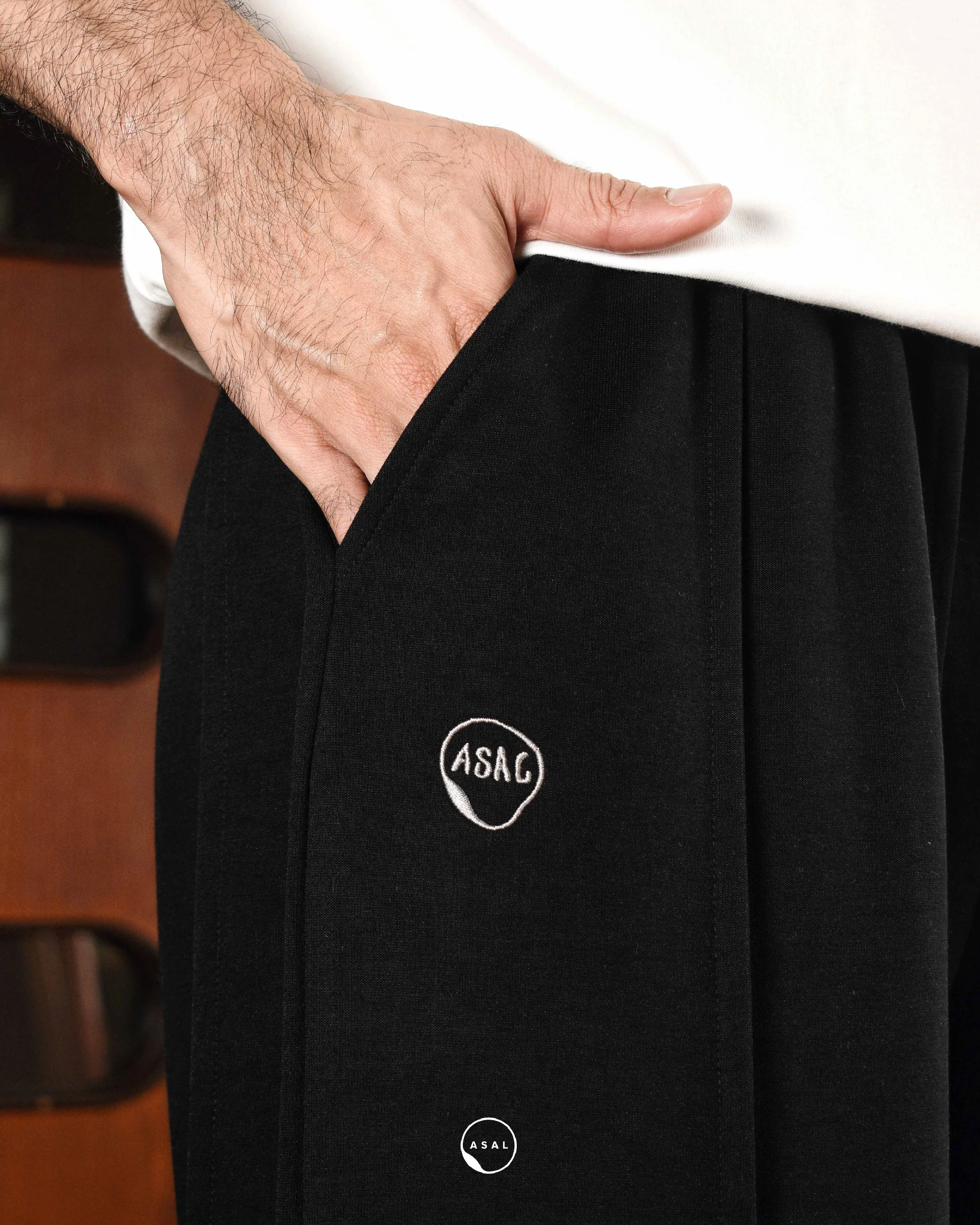 MINO PINTUCK PANTS IN BLACK - Image 3