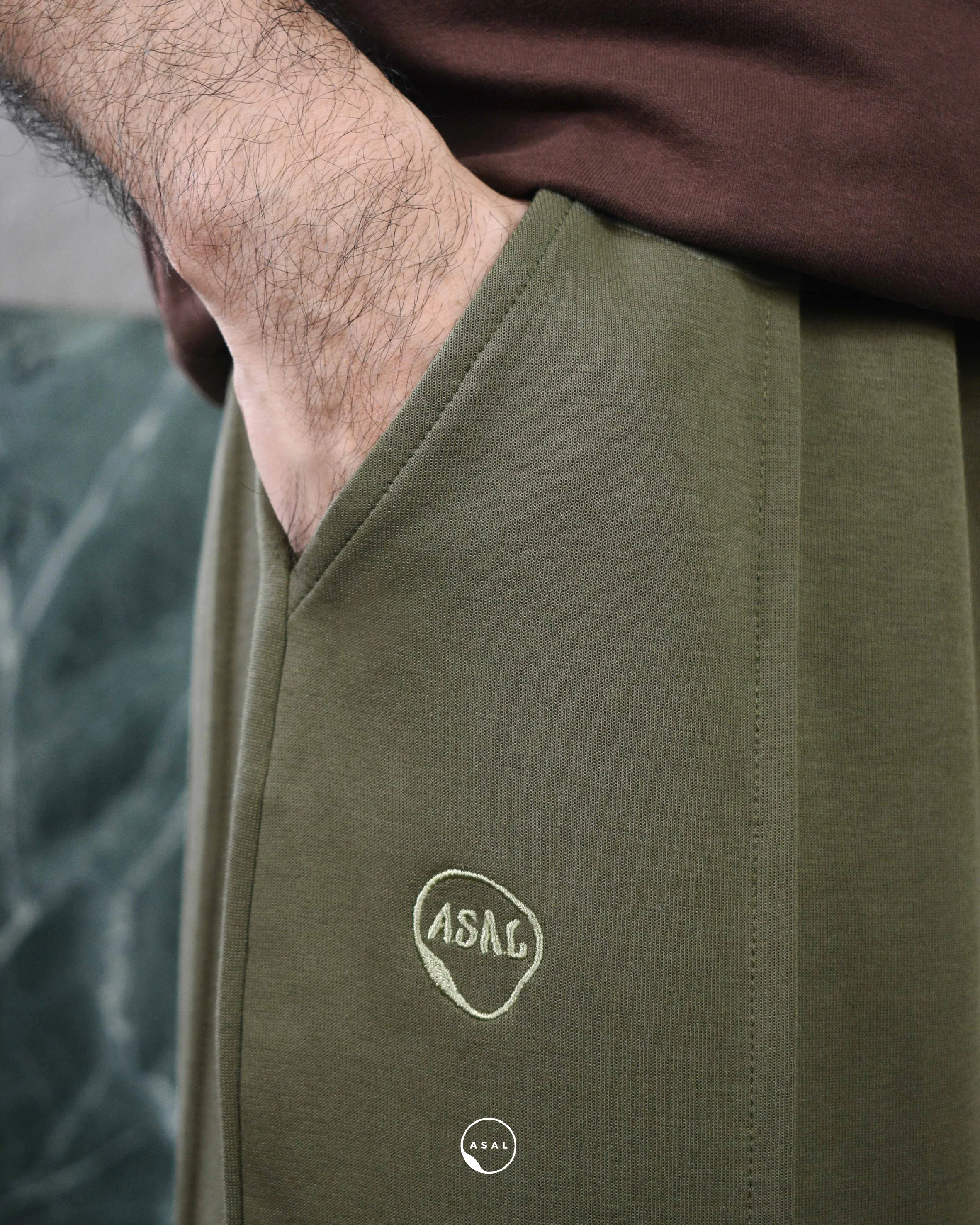 MINO PINTUCK PANTS IN BURNT OLIVE - Image 3