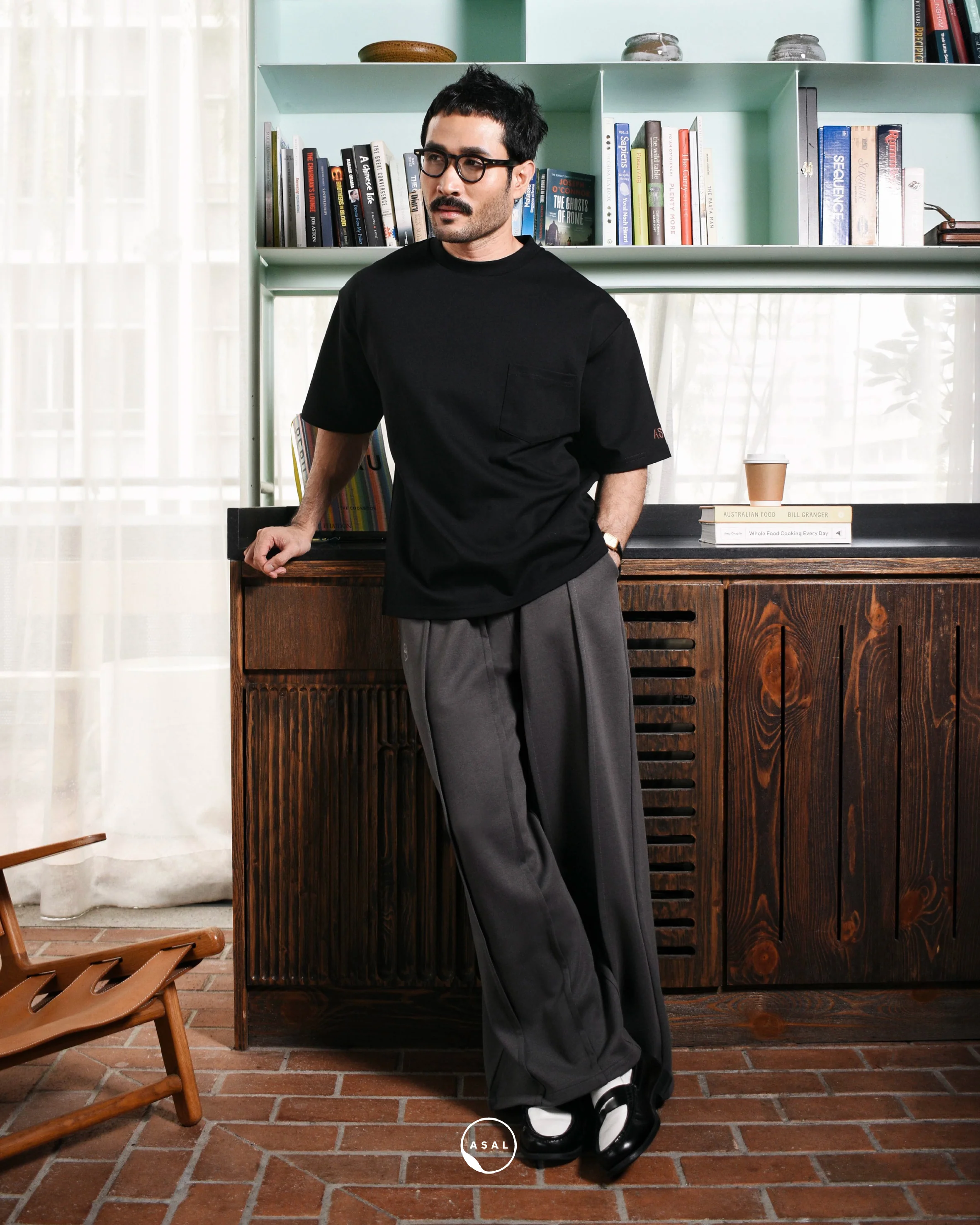 MINO PINTUCK PANTS IN OBSIDIAN - Image 4