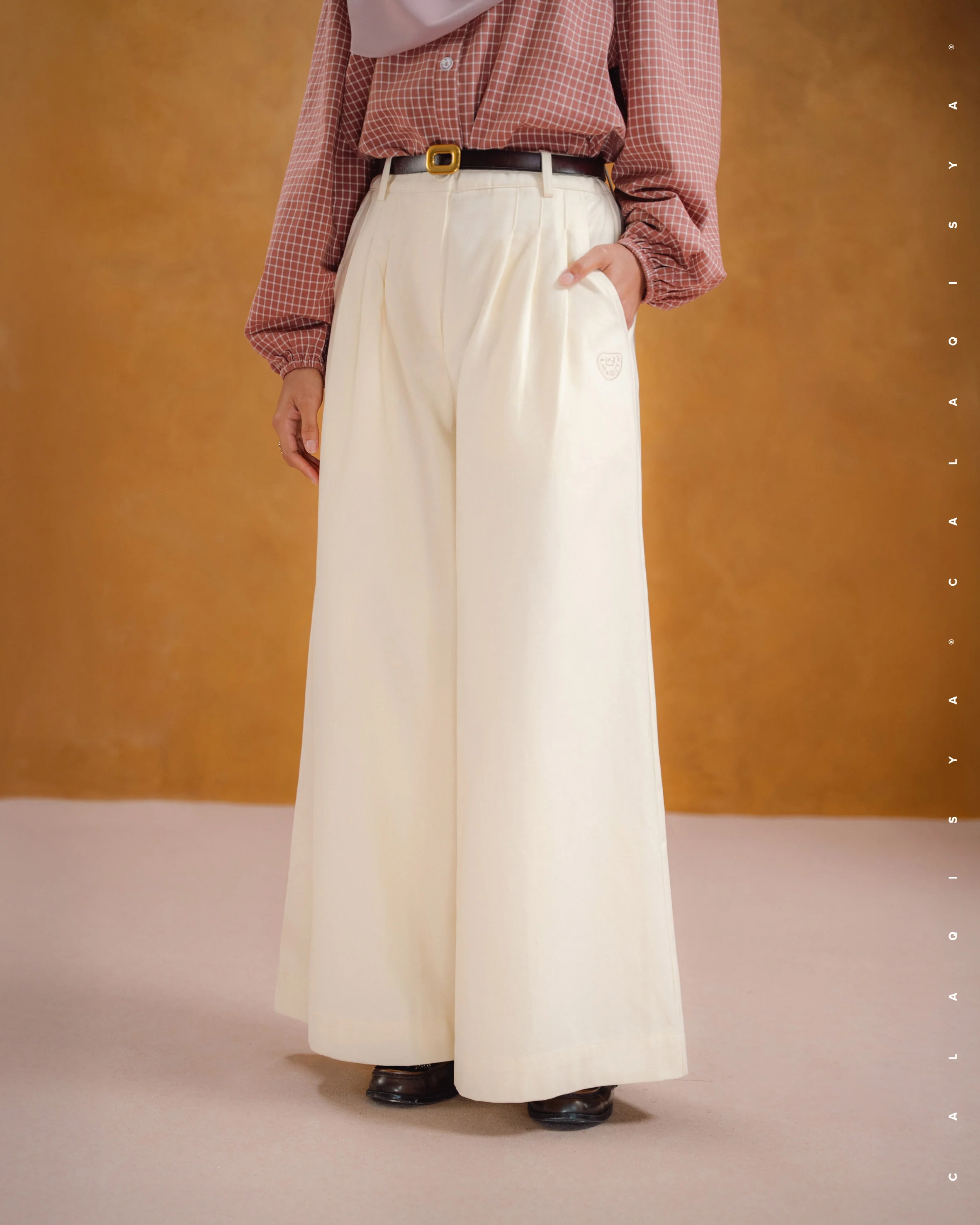 SORA FLARE PANTS IN PRISTINE - Image 2