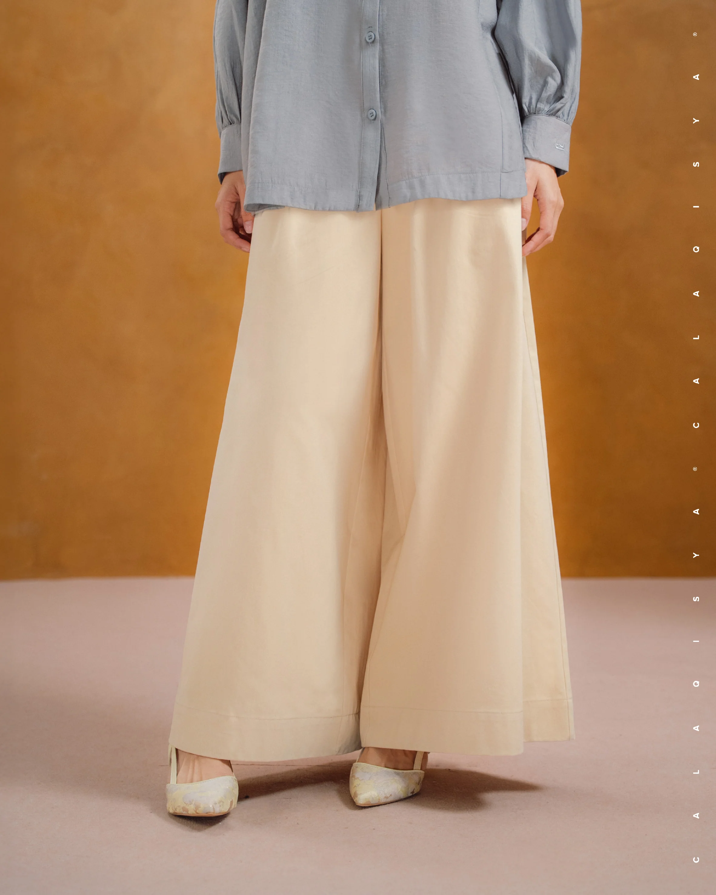 SORA FLARE PANTS IN SHORTBREAD