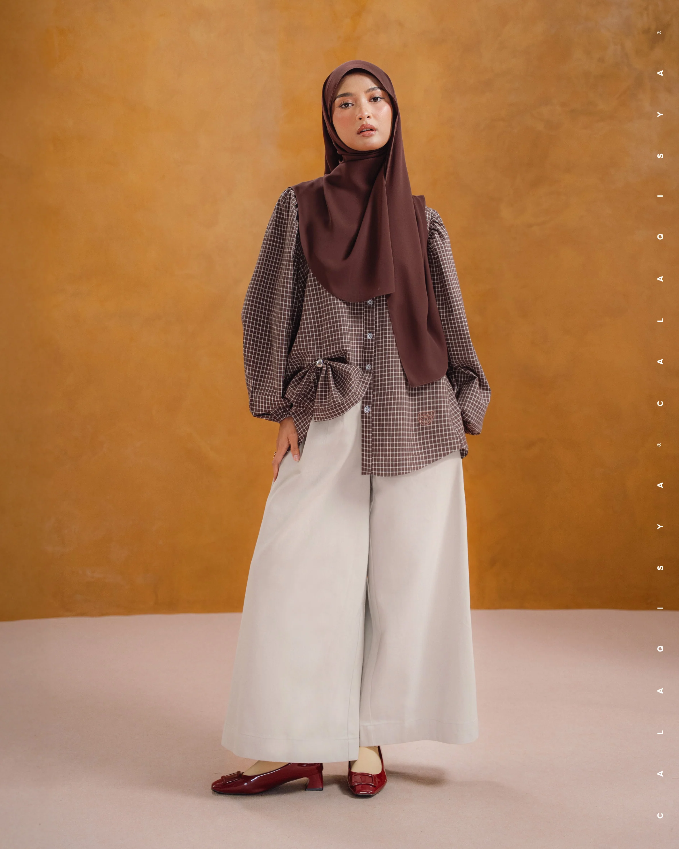 SORA FLARE PANTS IN SILVER GREY - Image 2