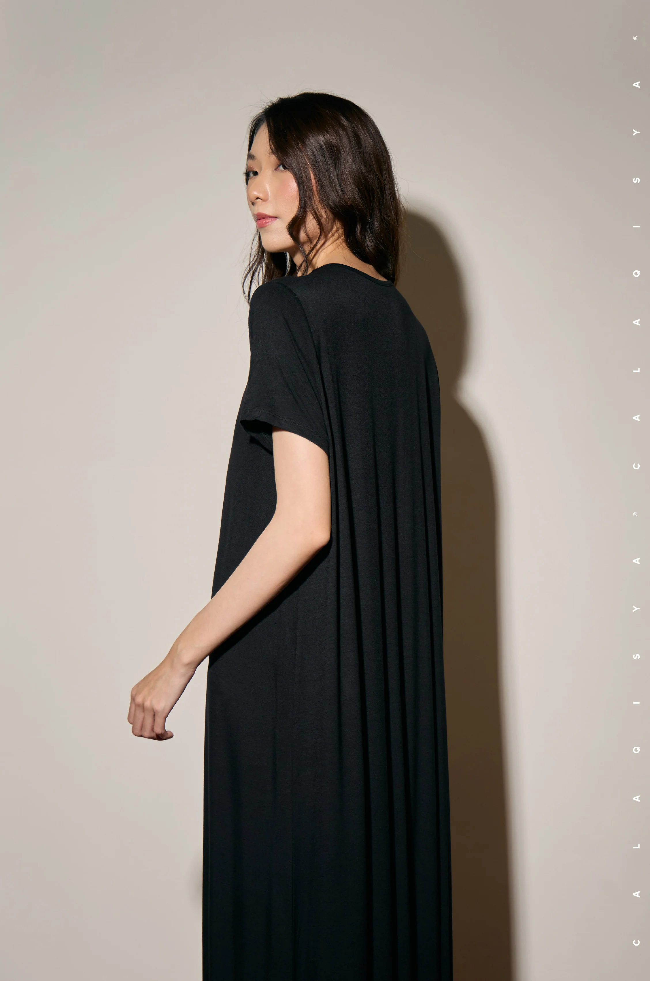 UNDERDRESS SHORT SLEEVE IN BLACK - Image 3