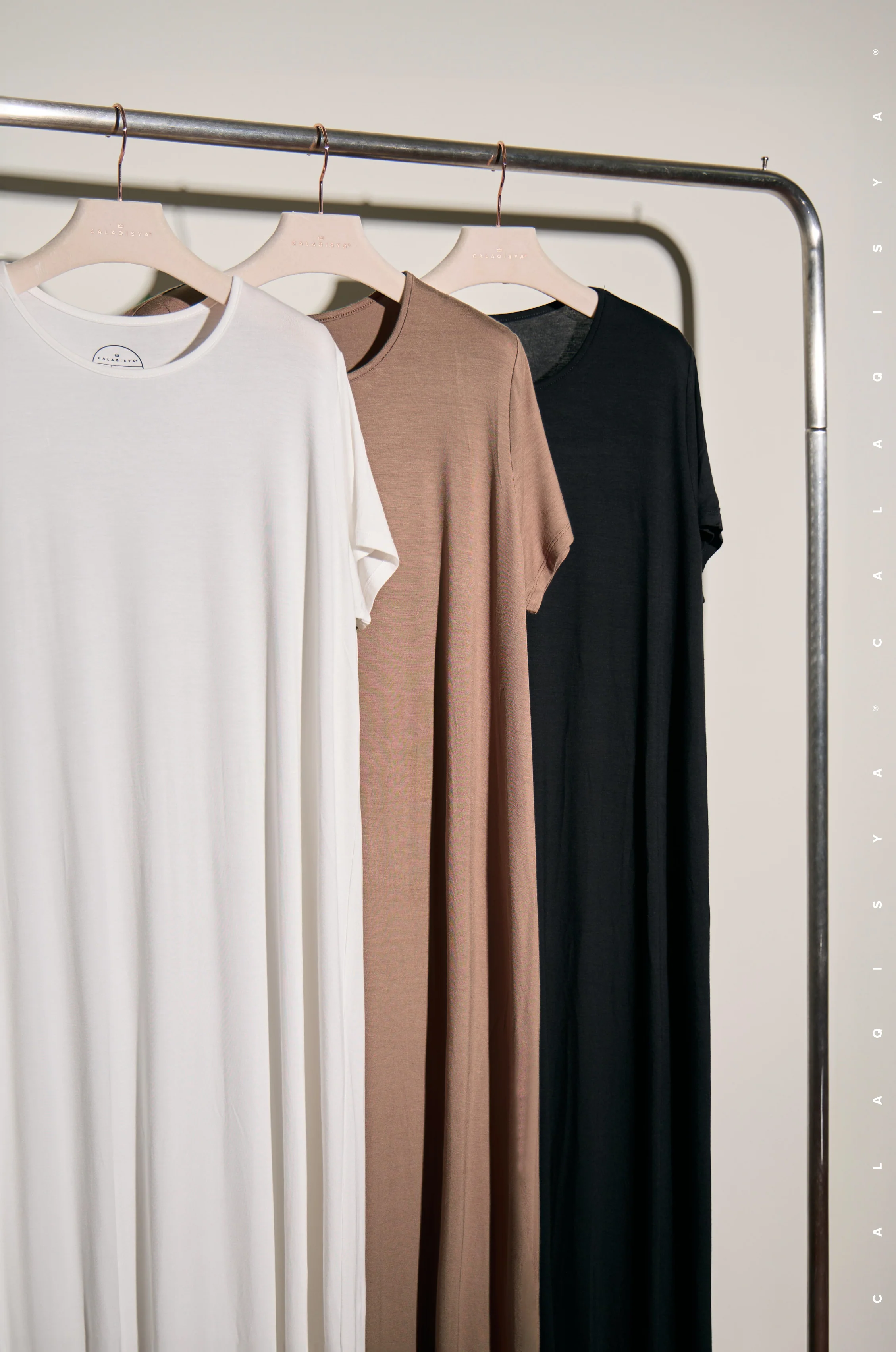 UNDERDRESS SHORT SLEEVE IN BLACK - Image 5