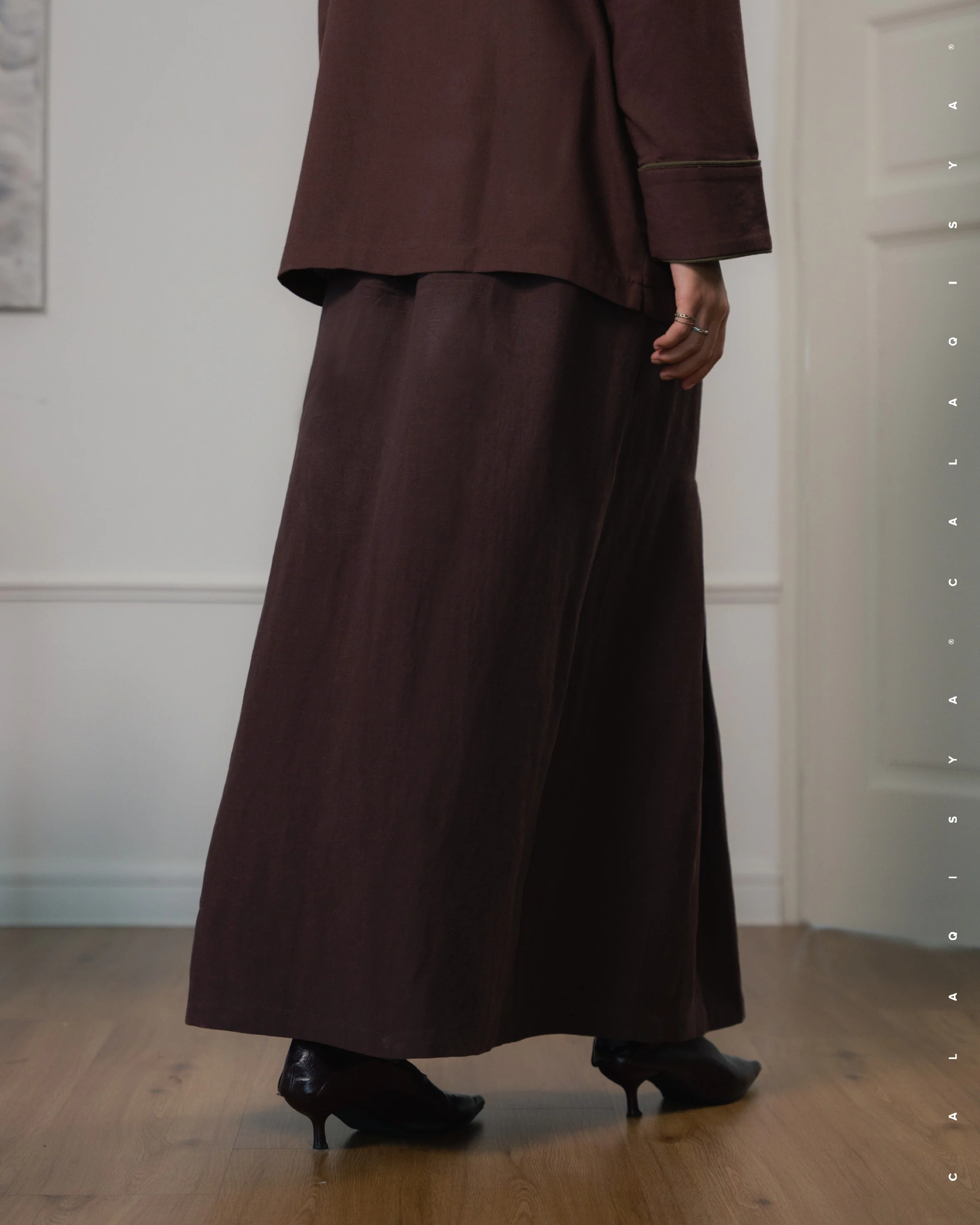WRITER SKIRT IN BITTER CHOCOLATE - Image 4